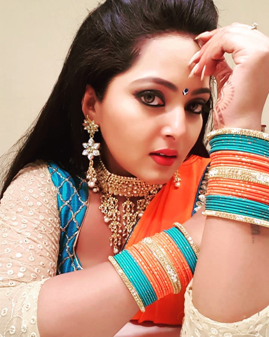 898x1123 Anjana Singh Wallpaper