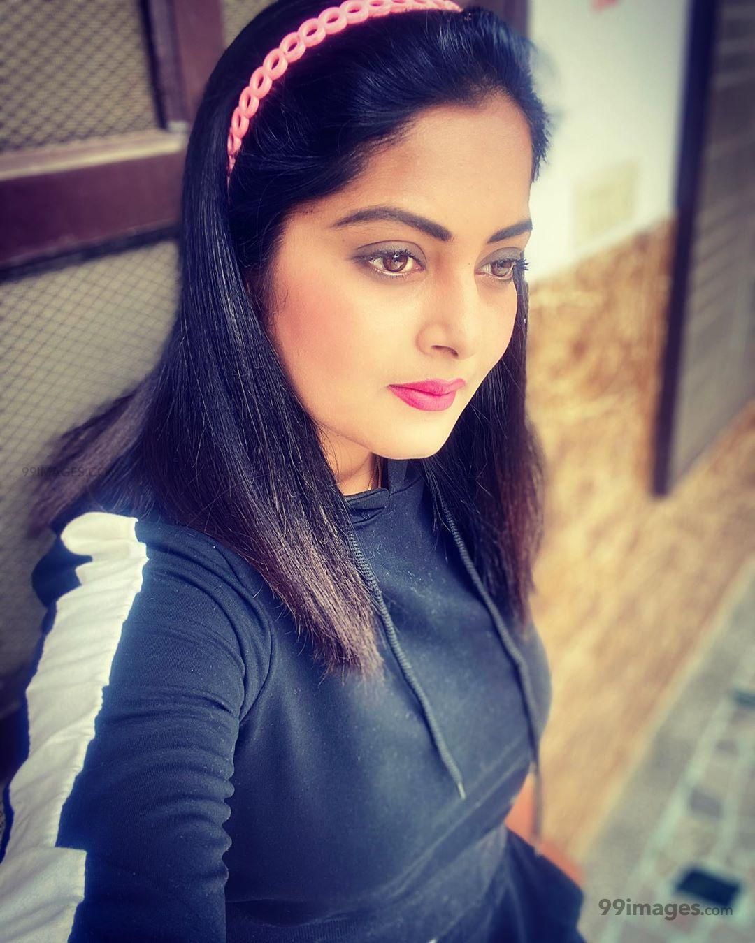 1080x1350 Anjana Singh Wallpaper