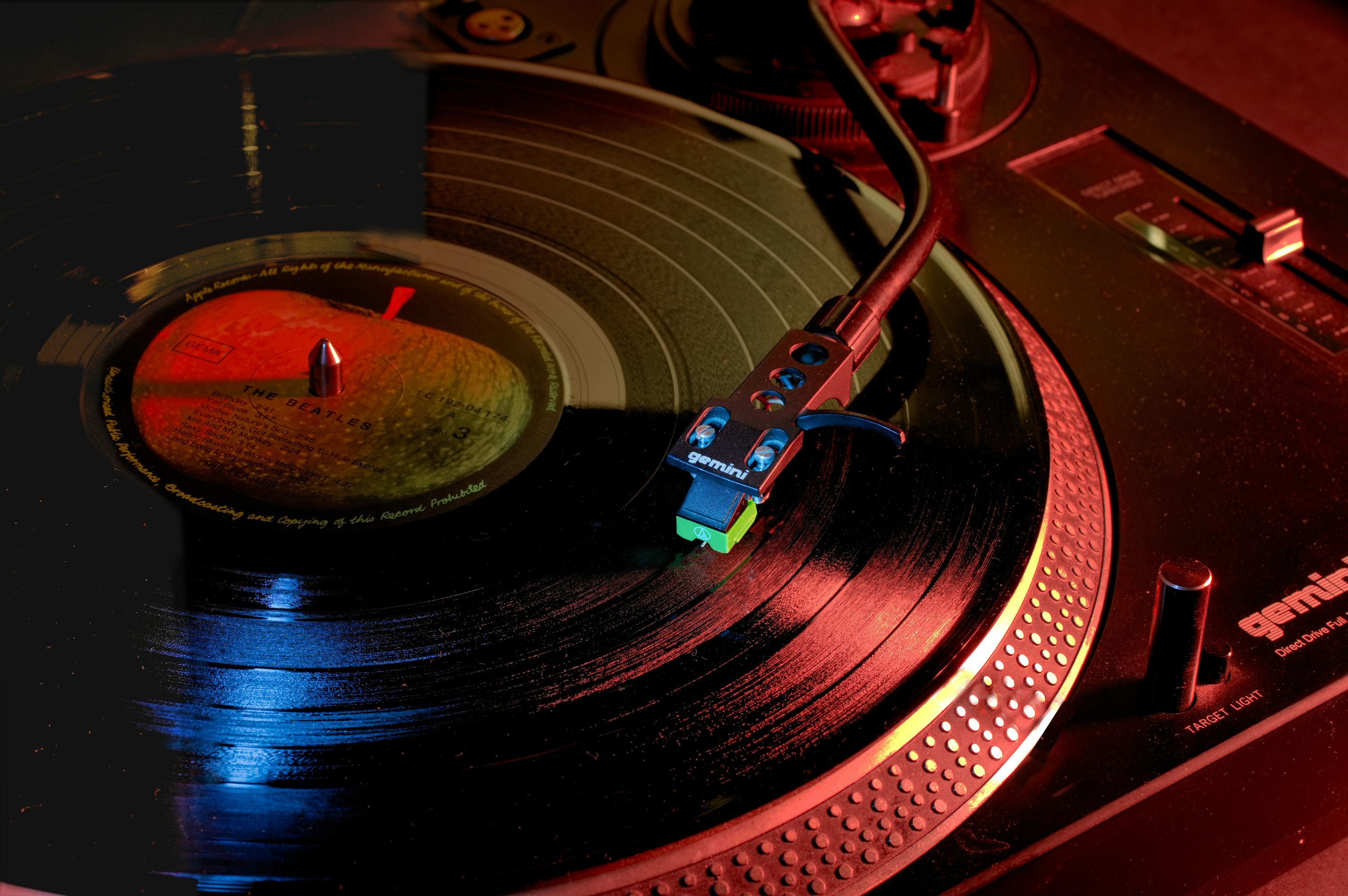 3000x1995 Turntable Picture. Download Free Image