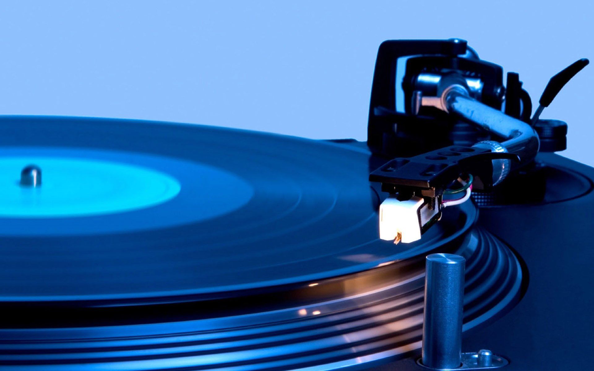 1920x1200 Timeless Tunes: HD Vinyl Record Wallpaperx1200