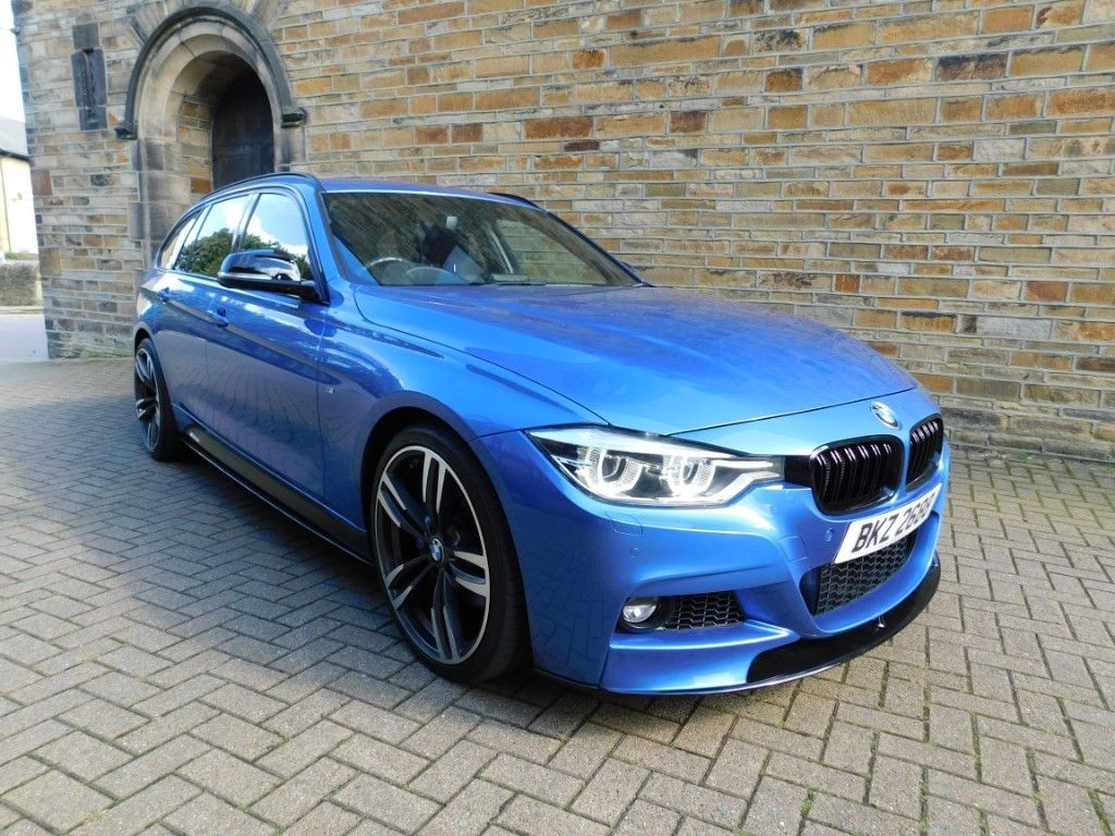1024x768 BMW 335d. Delaceys of Huddersfield