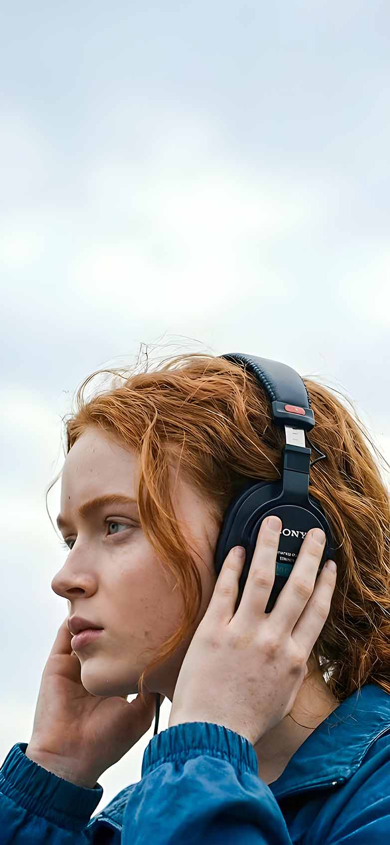 782x1692 Stranger Things Max Mayfield Headphones Wallpaper iPhone HD