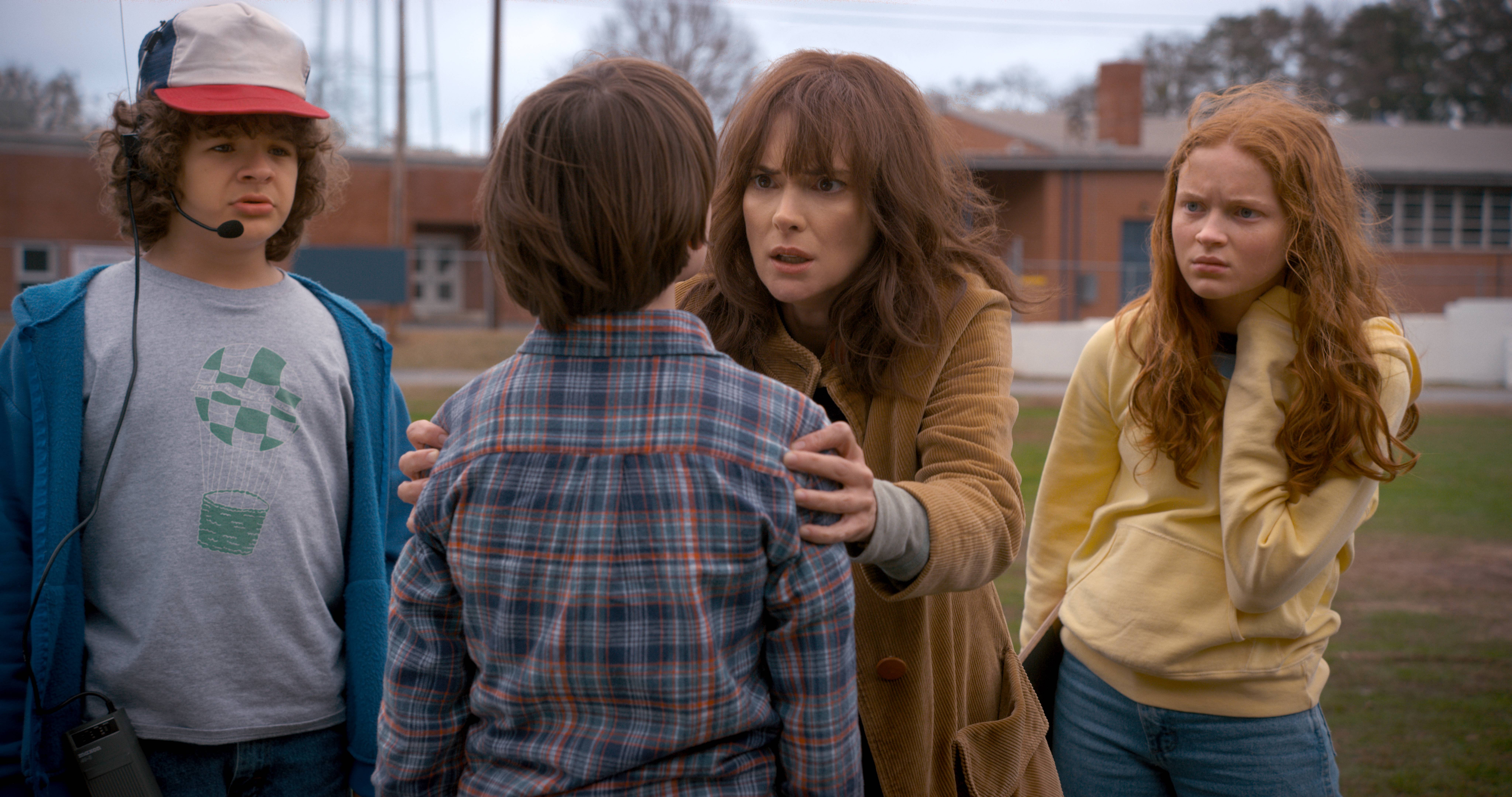 8192x4320 Desktop wallpaper: Stranger Things, Max Mayfield, Tv Show, Dustin Henderson, Joyce Byers, Noah Schnapp, Sadie Sink, Stranger Things Season Will Byers, Winona Ryder 4K free download for PC. 879167