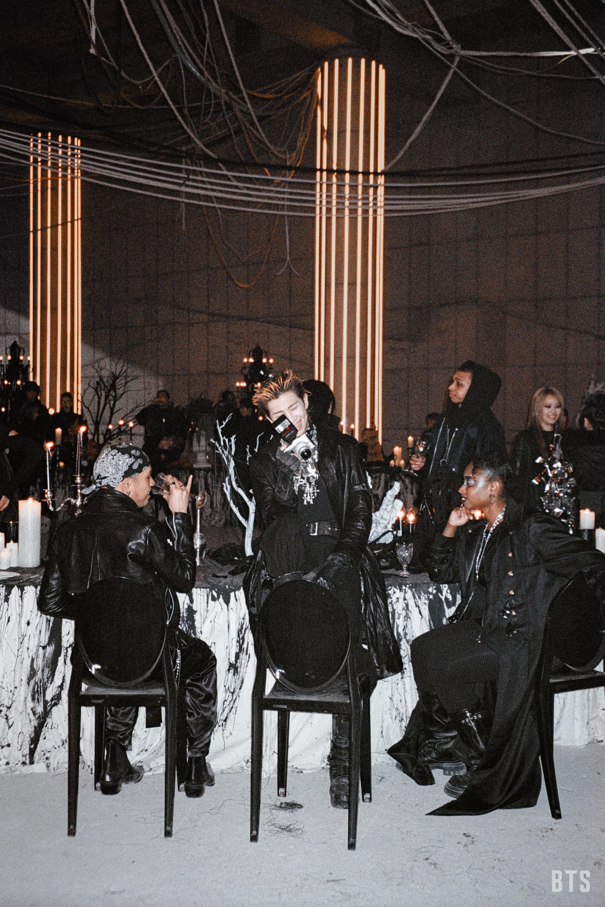 2000x3000 Weverse: BTS 'Hooligan' MV Photo Sketch