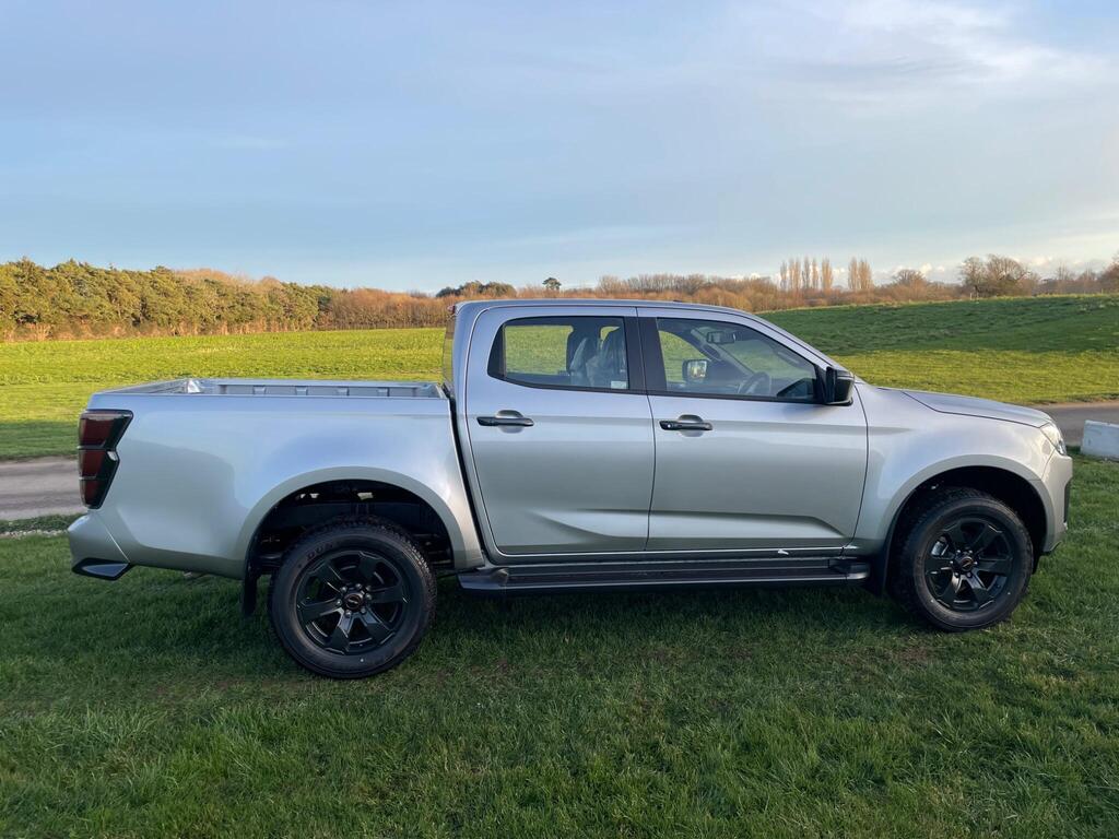 1024x768 Isuzu D Max V Cross (HX75 XFP)