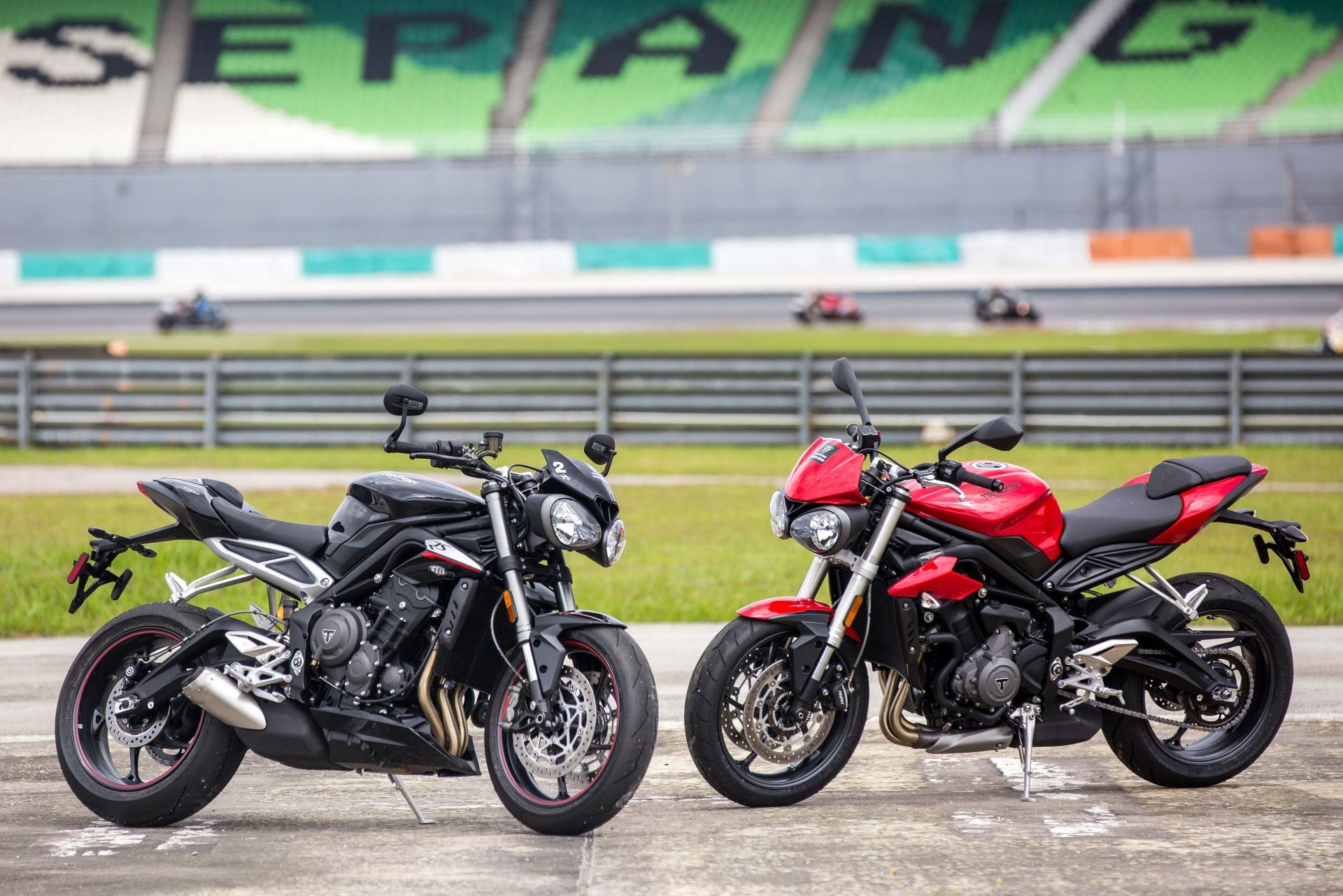 1920x1281 Triumph Street Triple Duo
