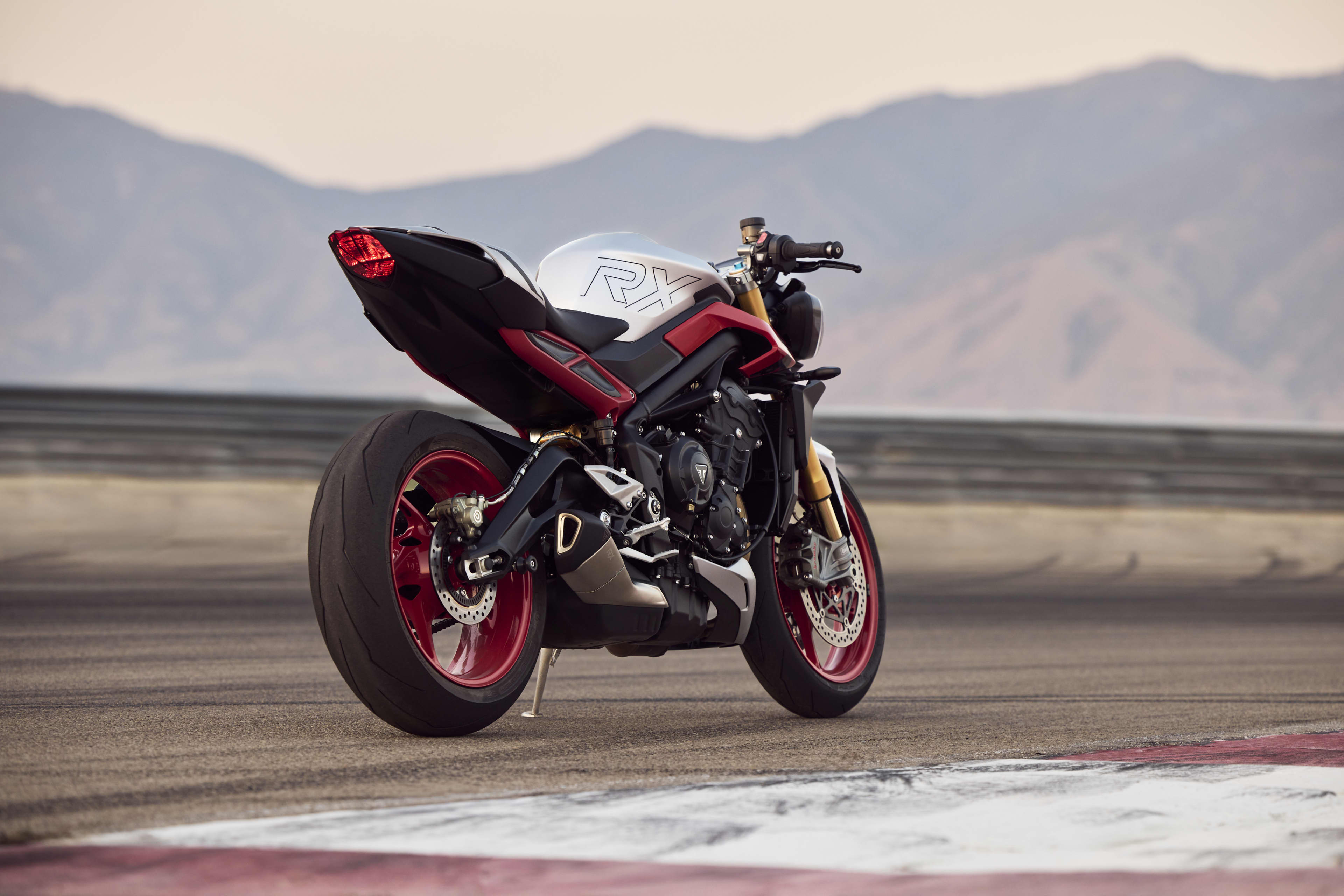 3840x2561 Triumph Street Triple