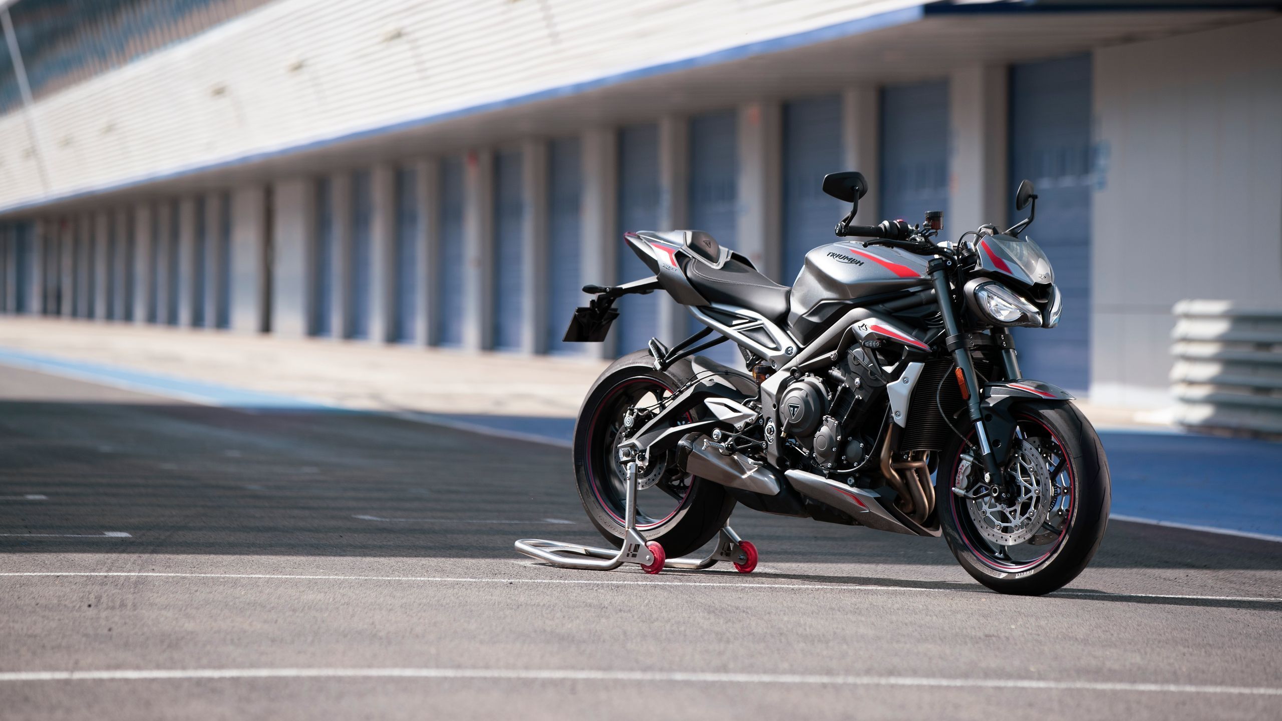 2560x1440 Triumph Street Triple 765 RS review (2020)