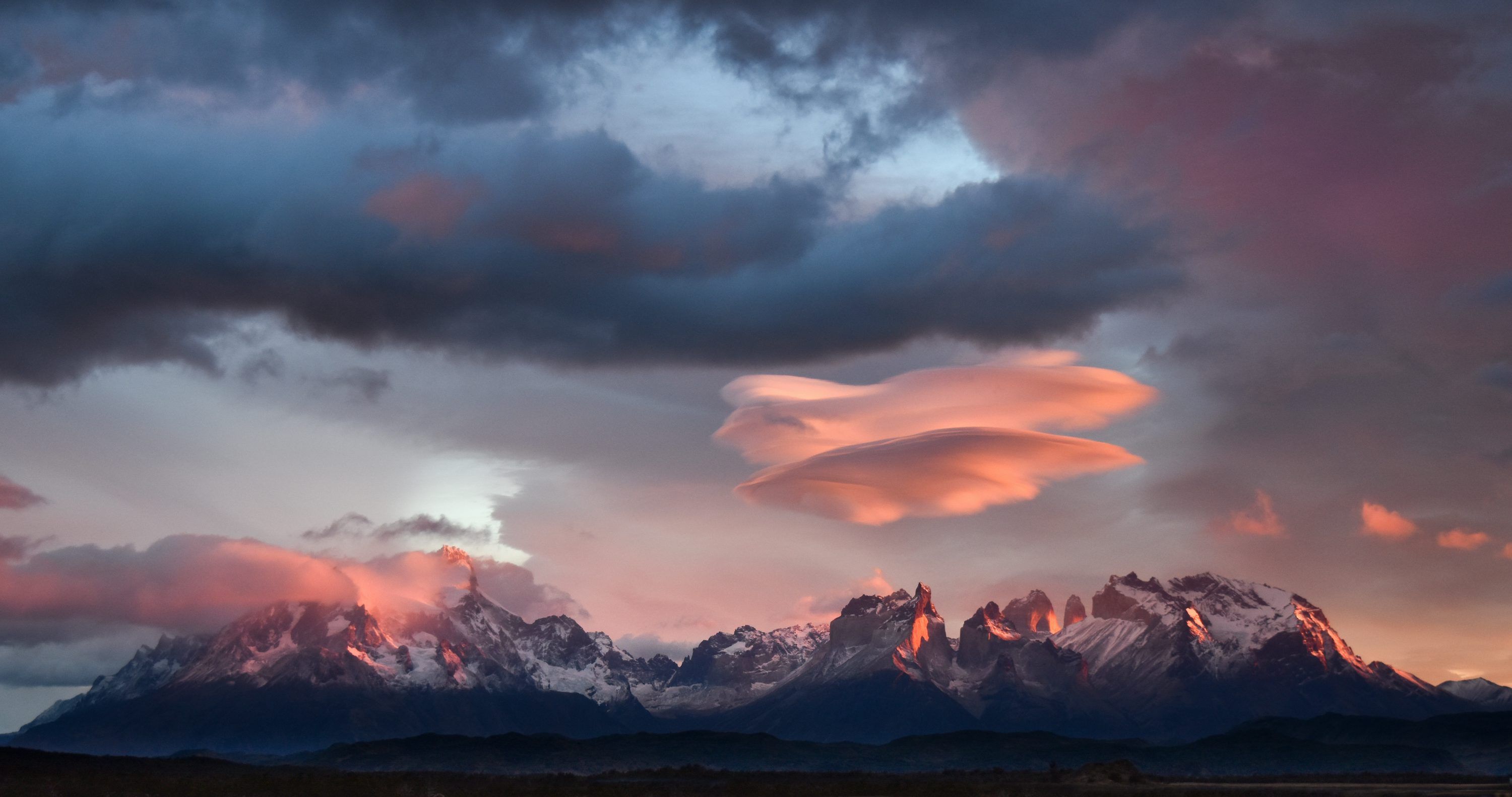 3000x1583 Snow covered mountain under cloudy sky during daytime