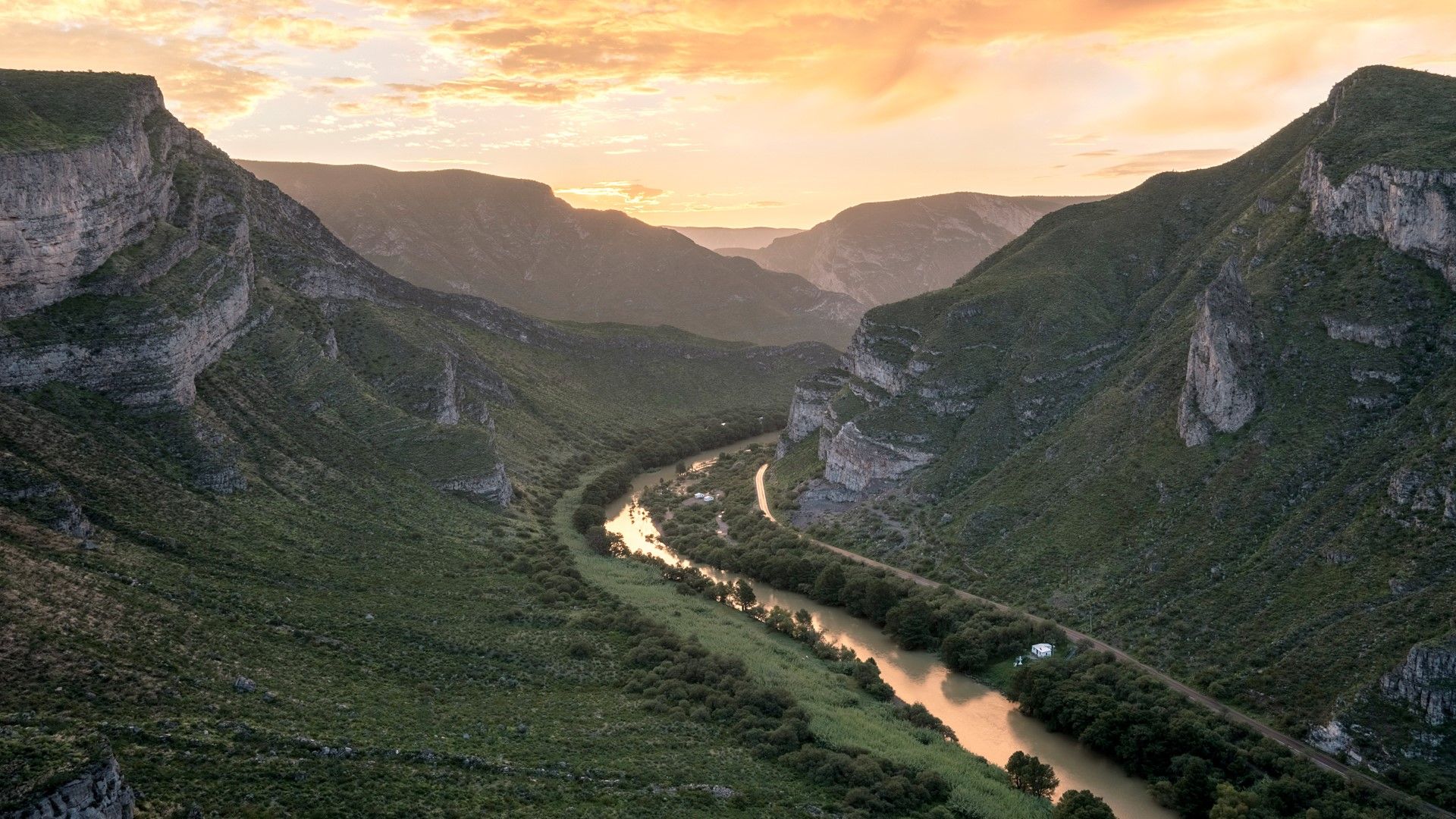 1920x1080 View of Nazas River at sunrise in area of Canon de Fernandez in Durango, Mexico. Windows Spotlight Image