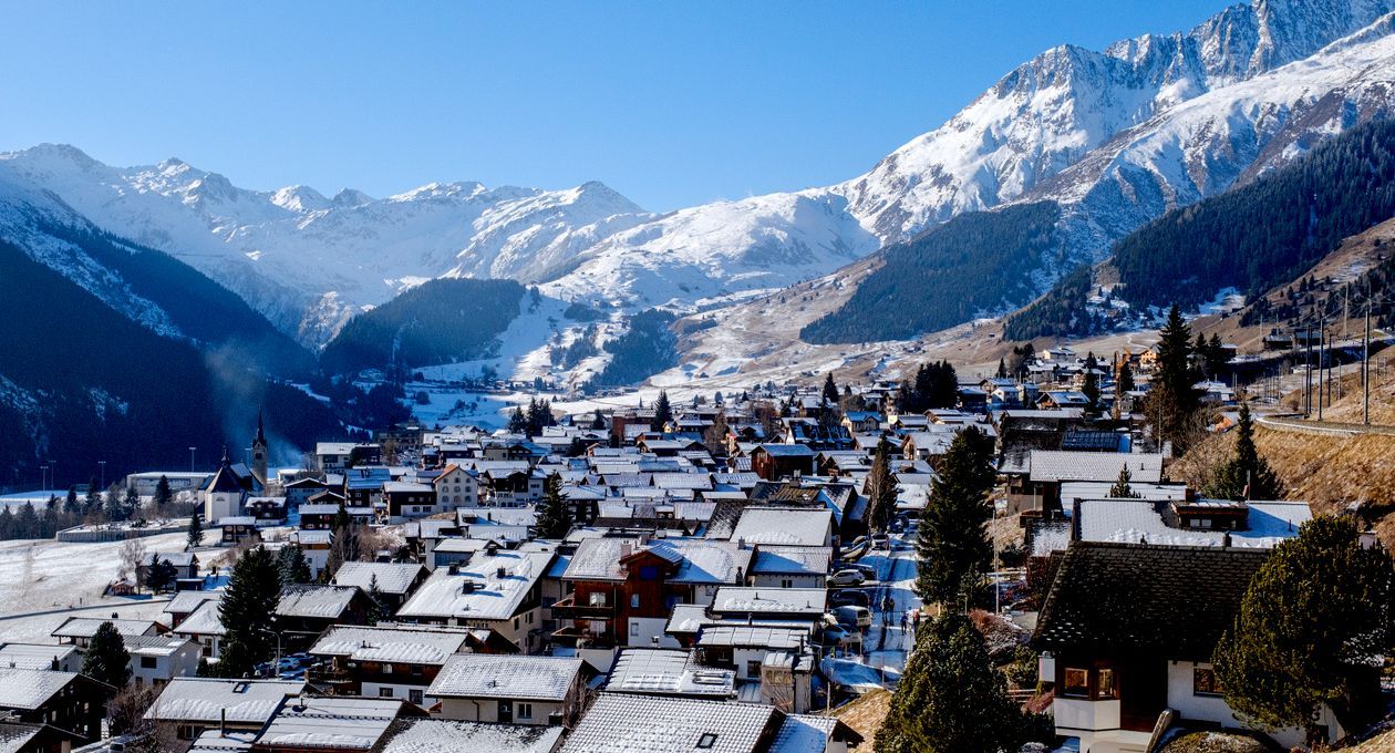 1260x680 Scenic Swiss Village With Snow Capped Alps · Free