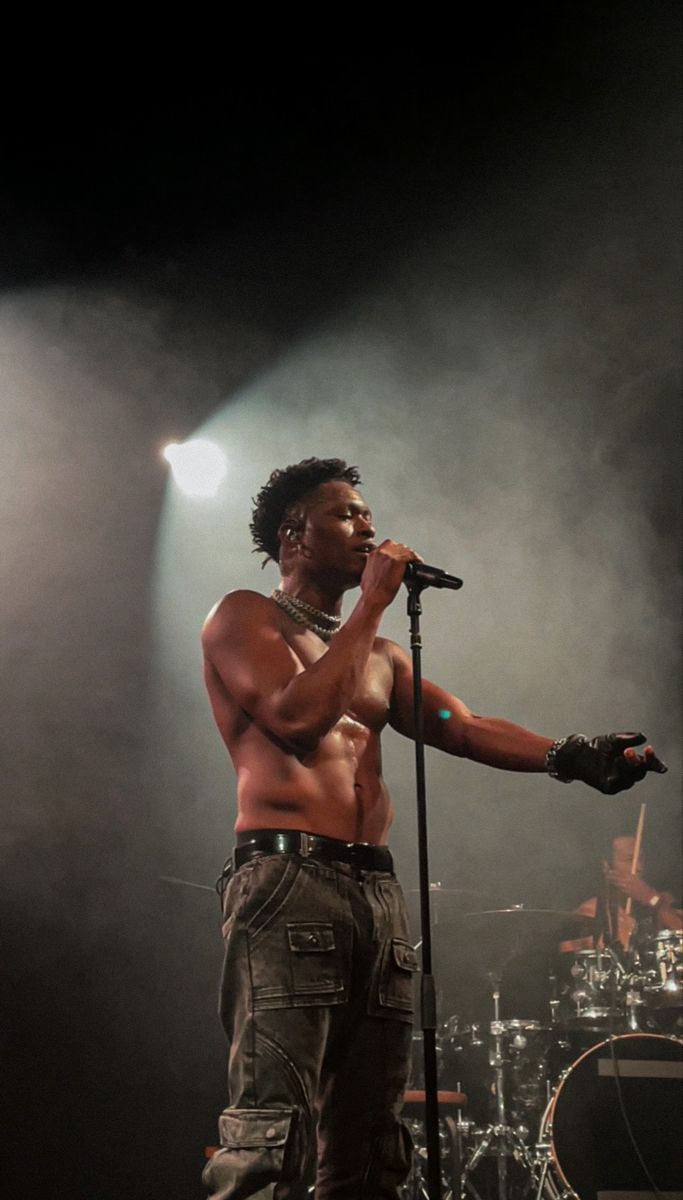 683x1200 Lucky Daye Wallpaper