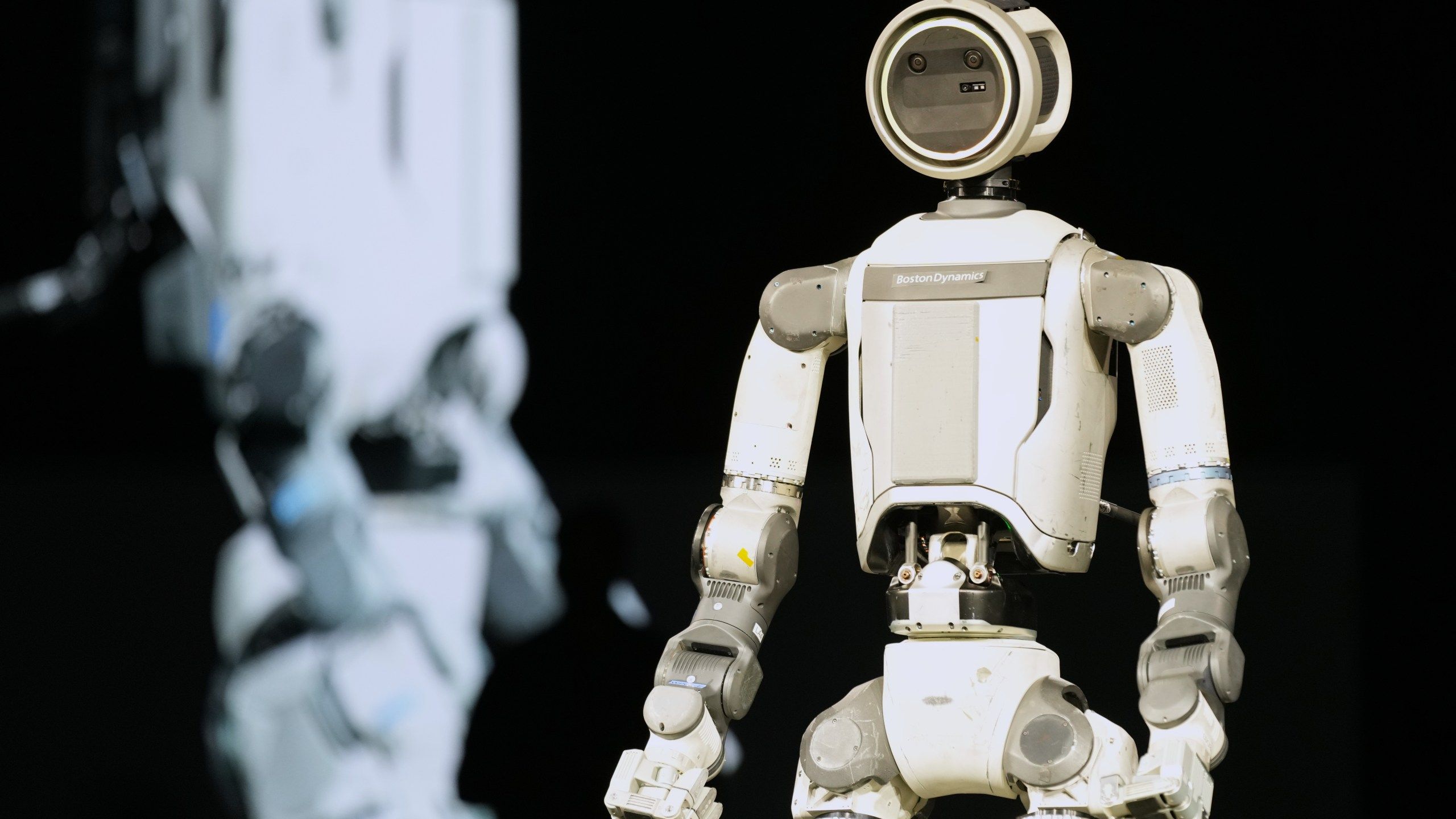 2560x1440 Hyundai and Boston Dynamics unveil humanoid robot Atlas at CES