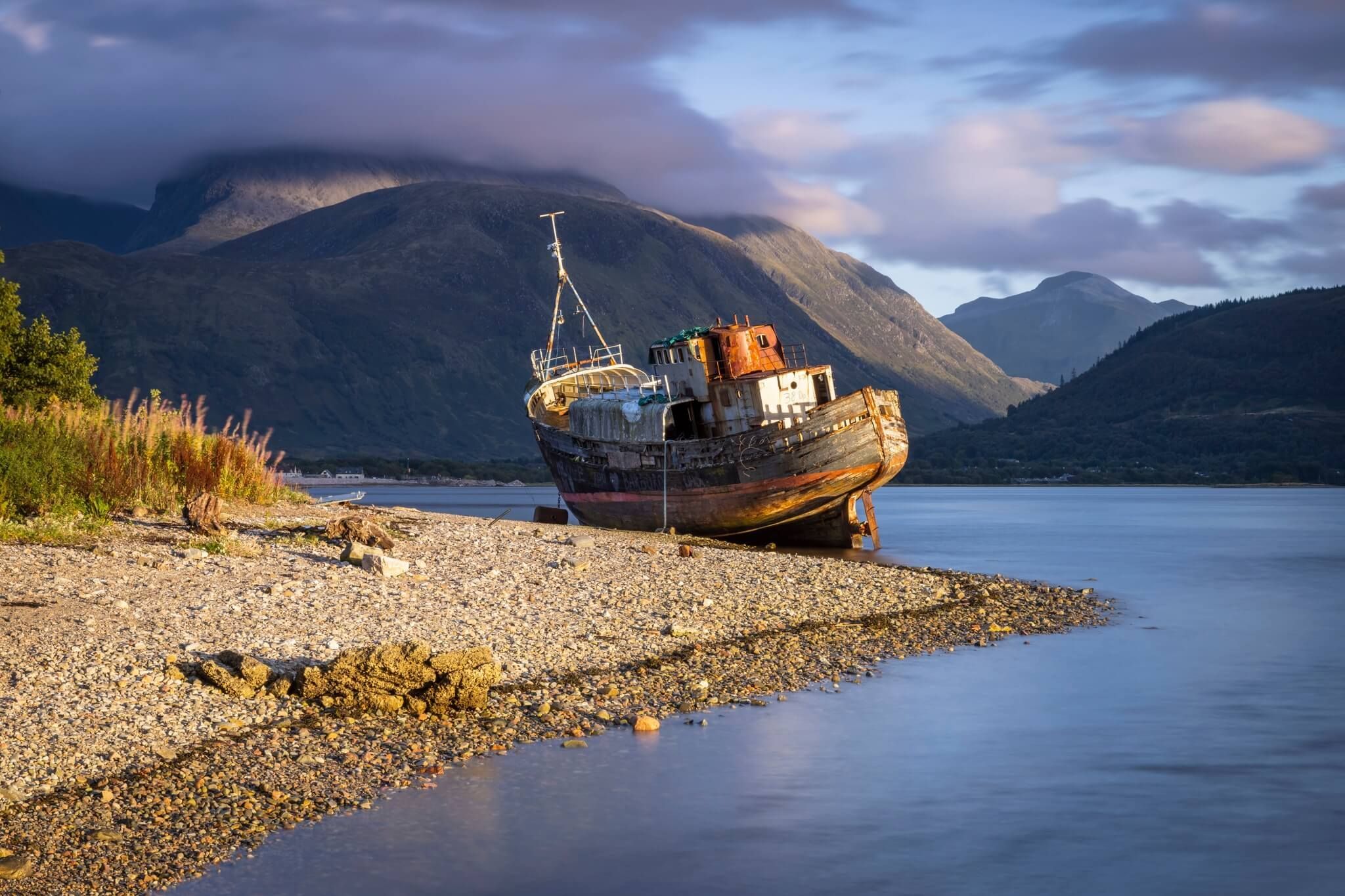 2048x1365 Ben Nevis's Iconic Mountain