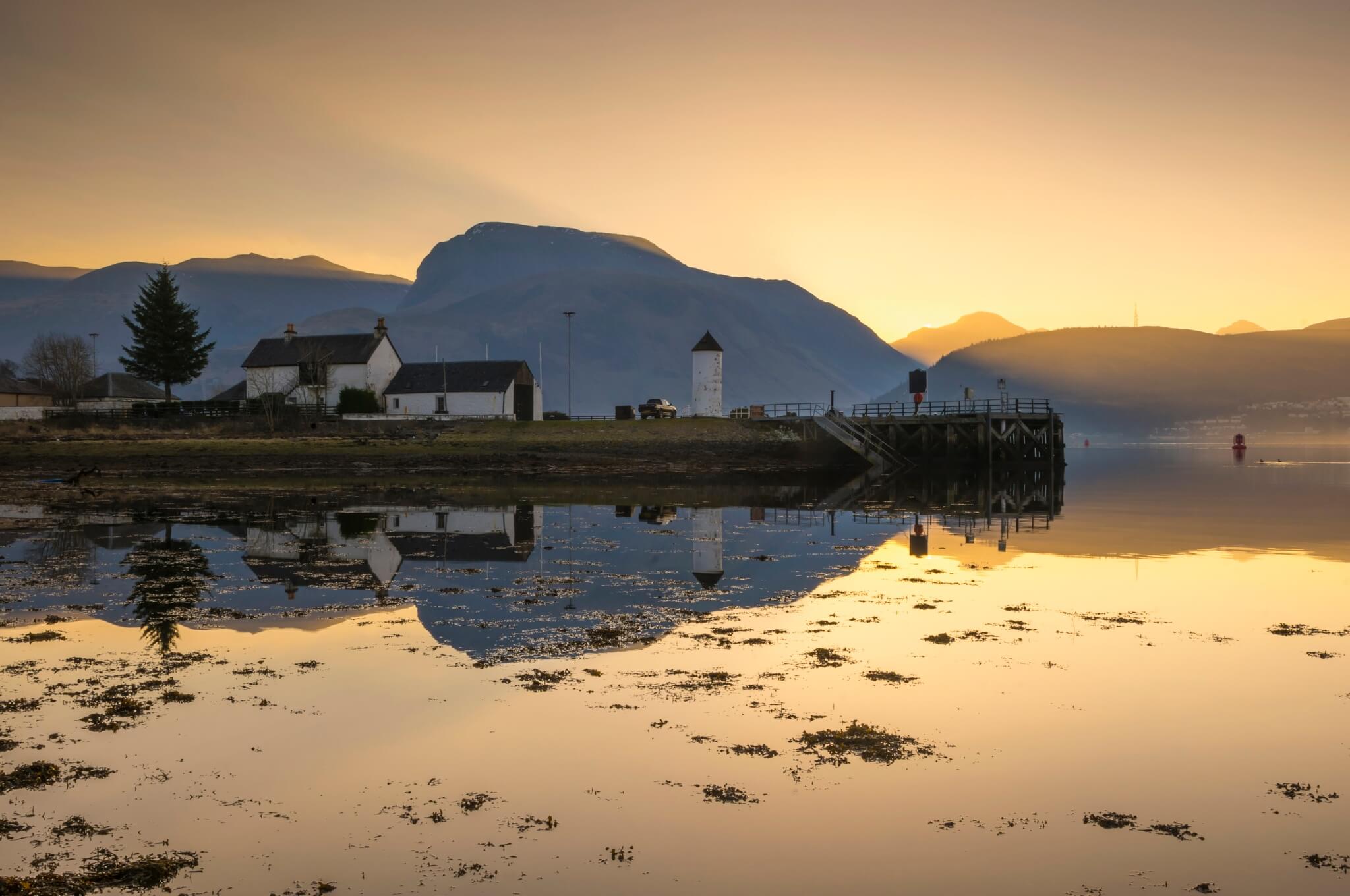 2048x1360 Ben Nevis's Iconic Mountain
