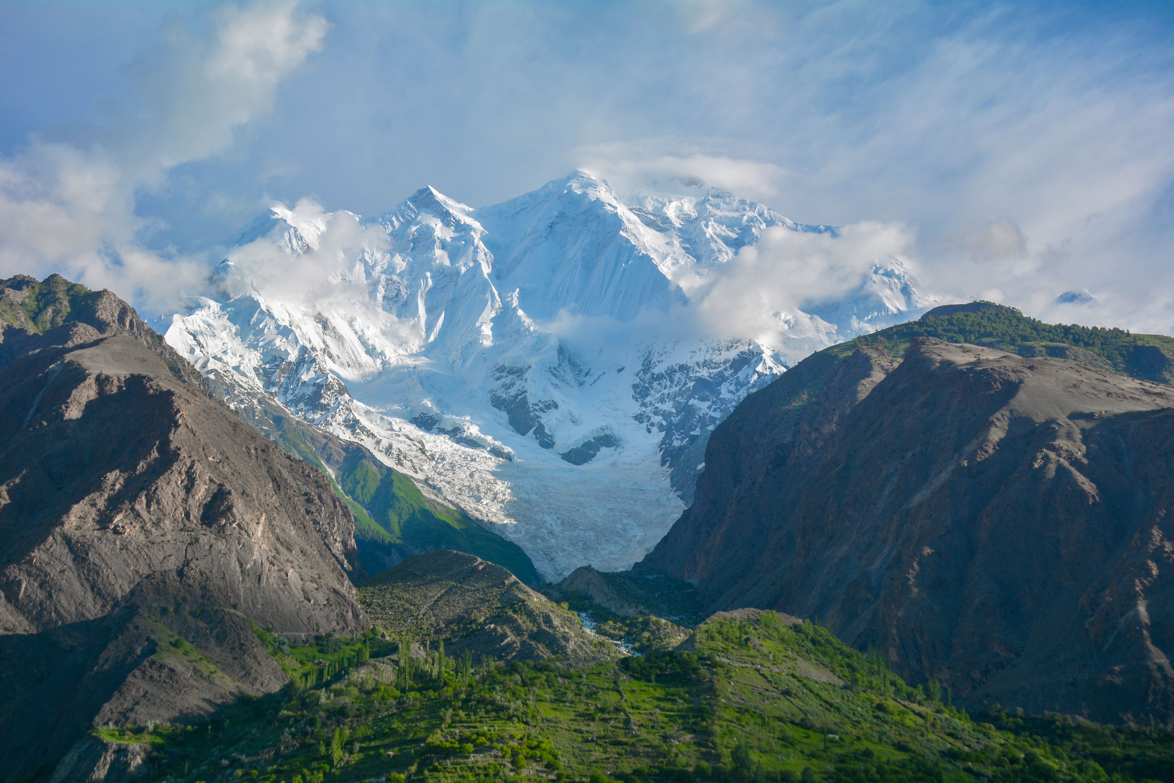 4496x3000 Majestic Rakaposhi Mountain in Summer Landscape · Free