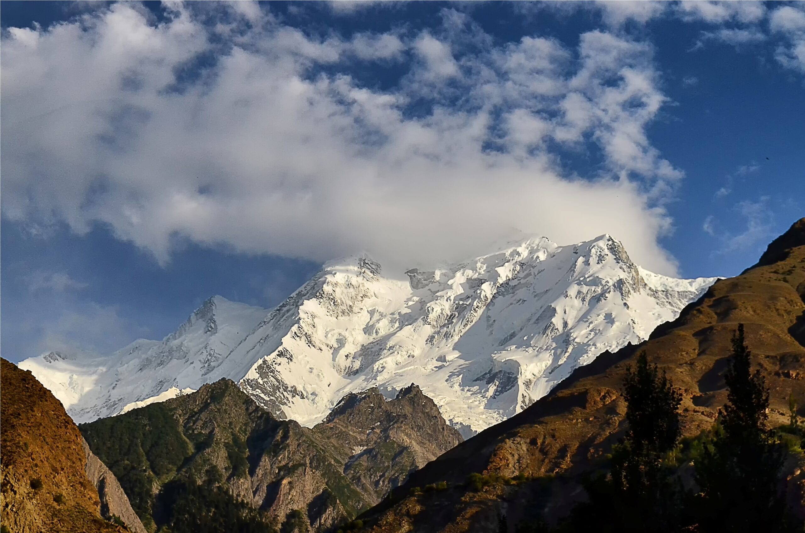 2560x1696 RAKAPOSHI: 27TH HIGHEST PEAK OF THE WORLD
