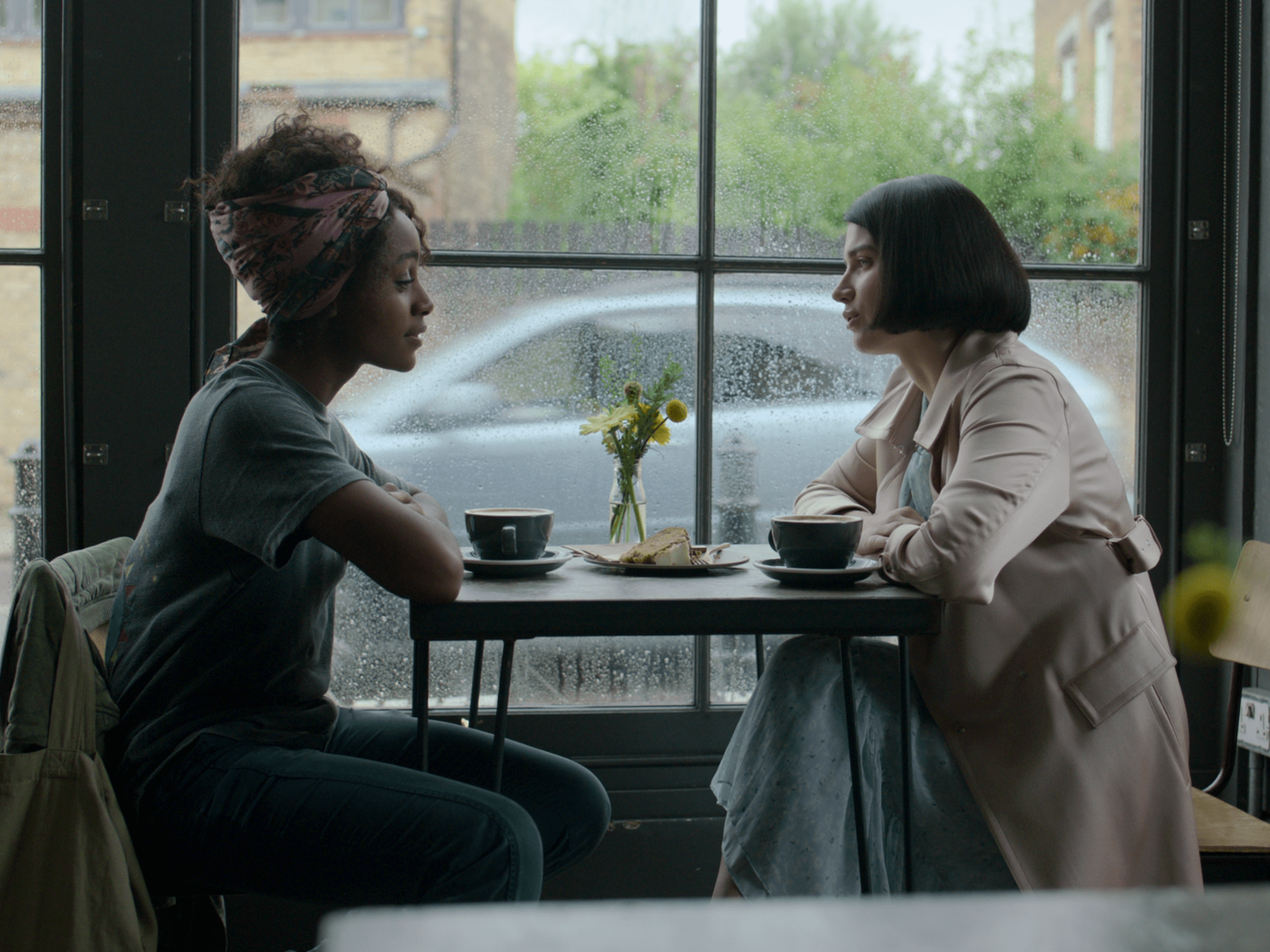 2048x1536 Behind Her Eyes review: One bizarre twist can't make up for the yawning lulls