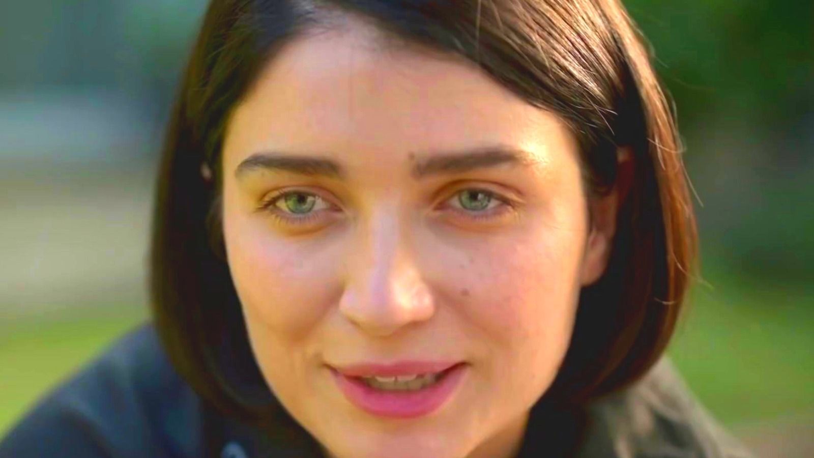 1600x900 Things You Only Notice In Behind Her Eyes After Watching It More Than Once