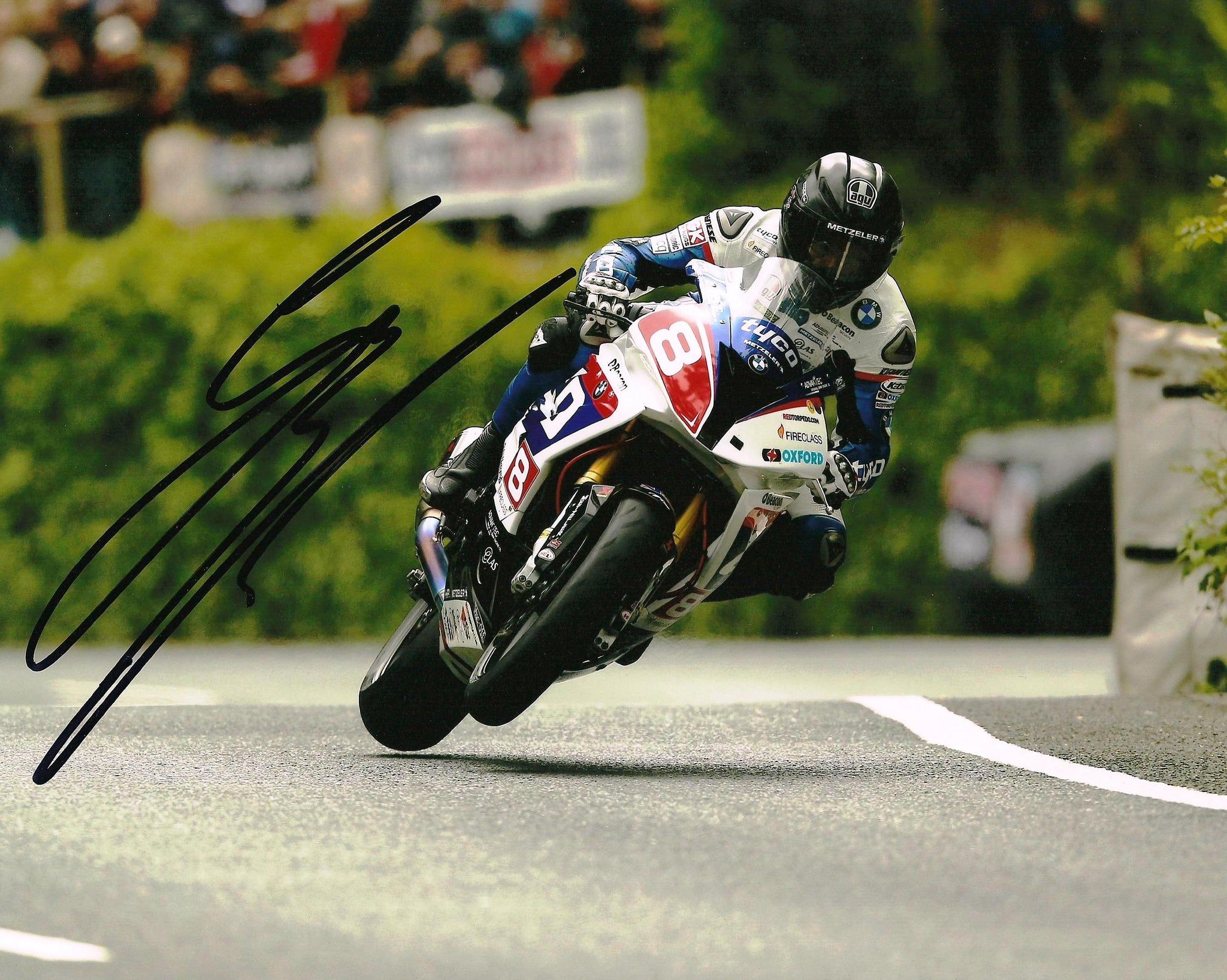 2048x1636 Guy Martin Mills 2015 x 8 Autographed Picture