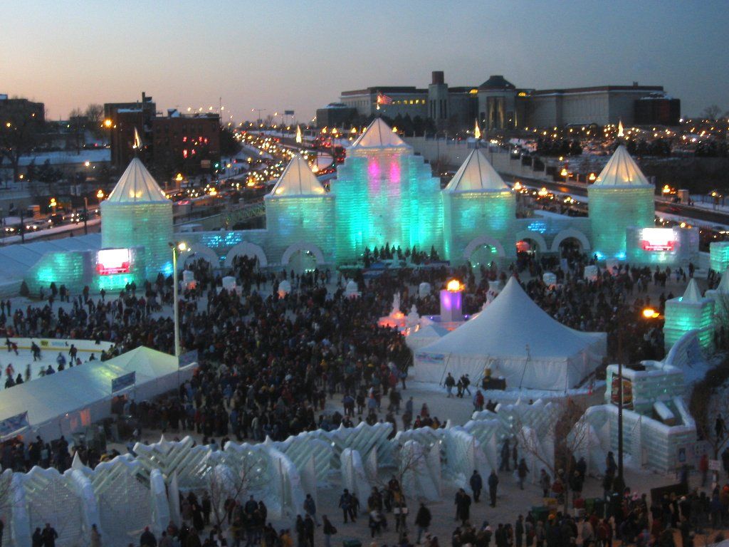 1024x768 Winter Carnival Ice Castle (night)