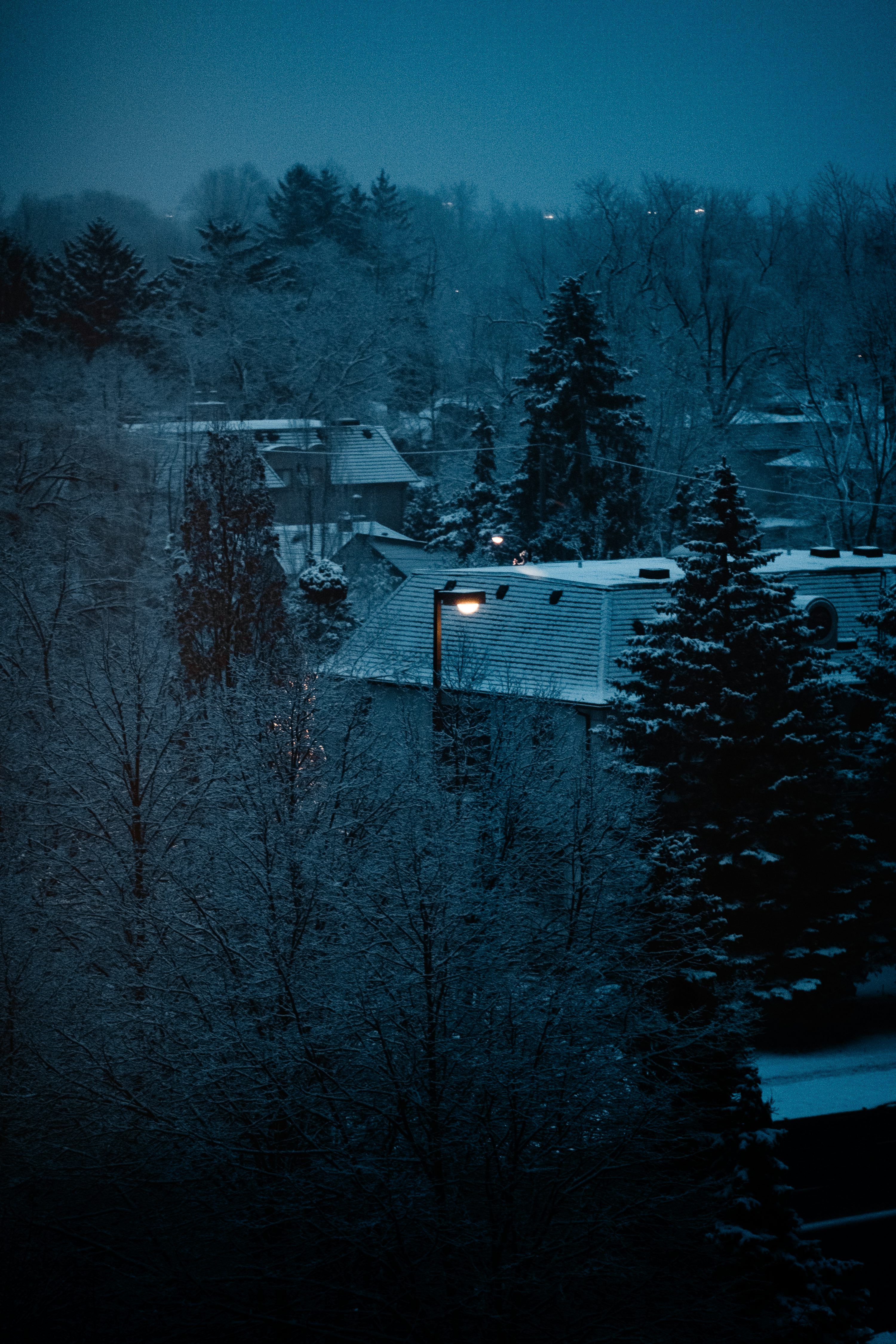 3000x4500 A house in the snow