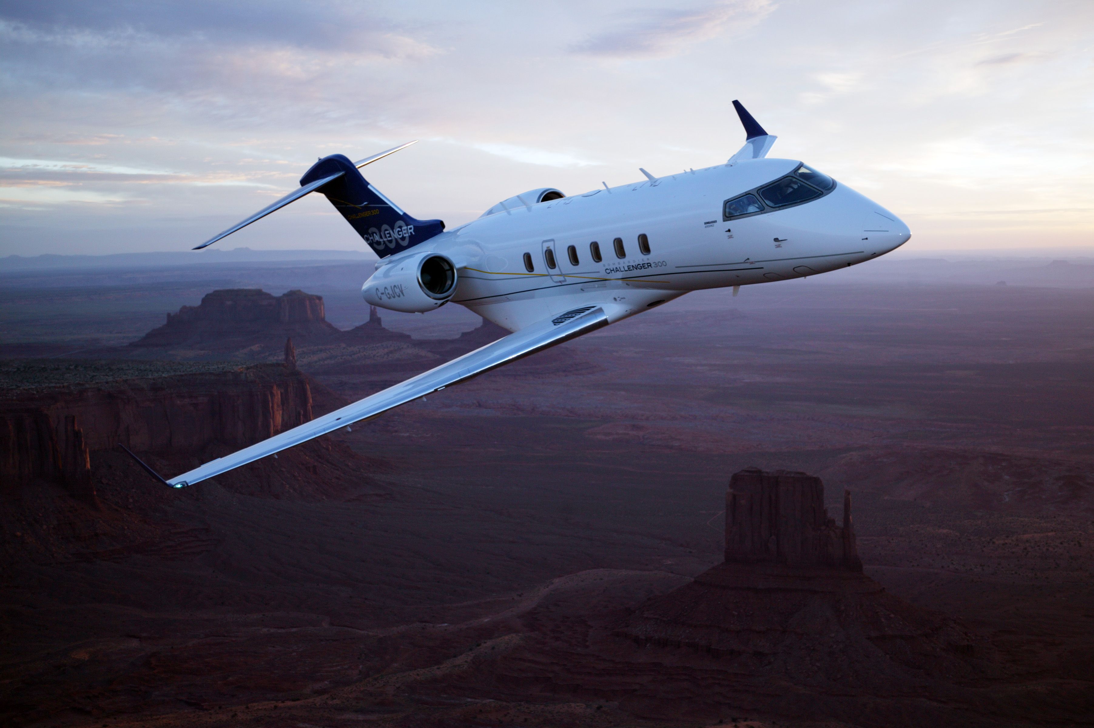 3607x2400 Bombardier Challenger 300