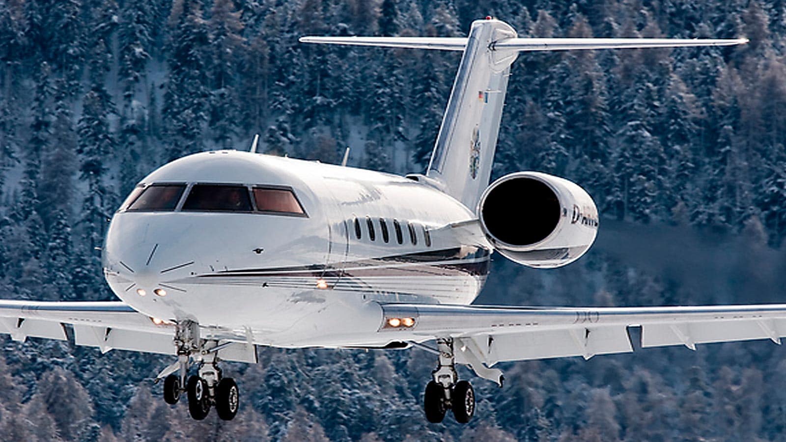 1600x900 Bombardier Challenger 600