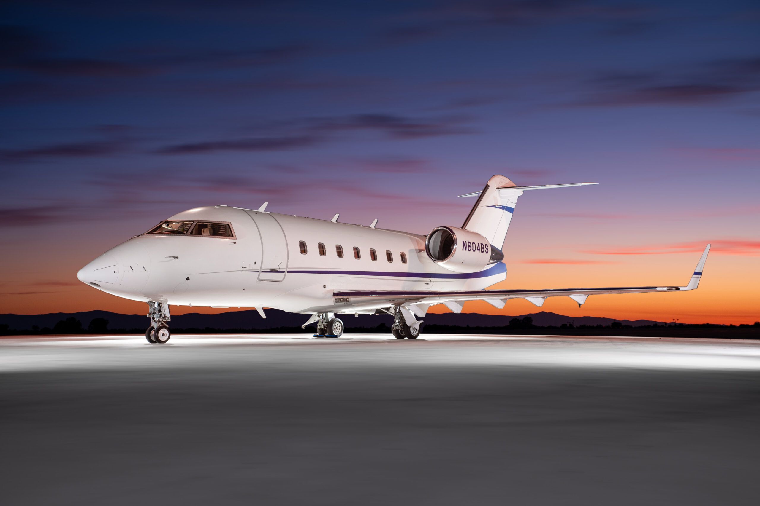 2560x1707 Bombardier Challenger 605 Wallpaper