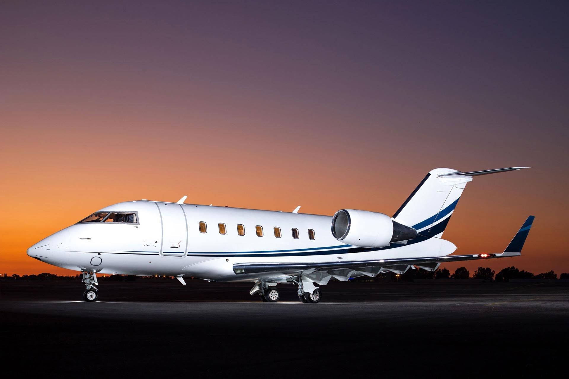 1920x1279 Bombardier Challenger 605 Wallpaper