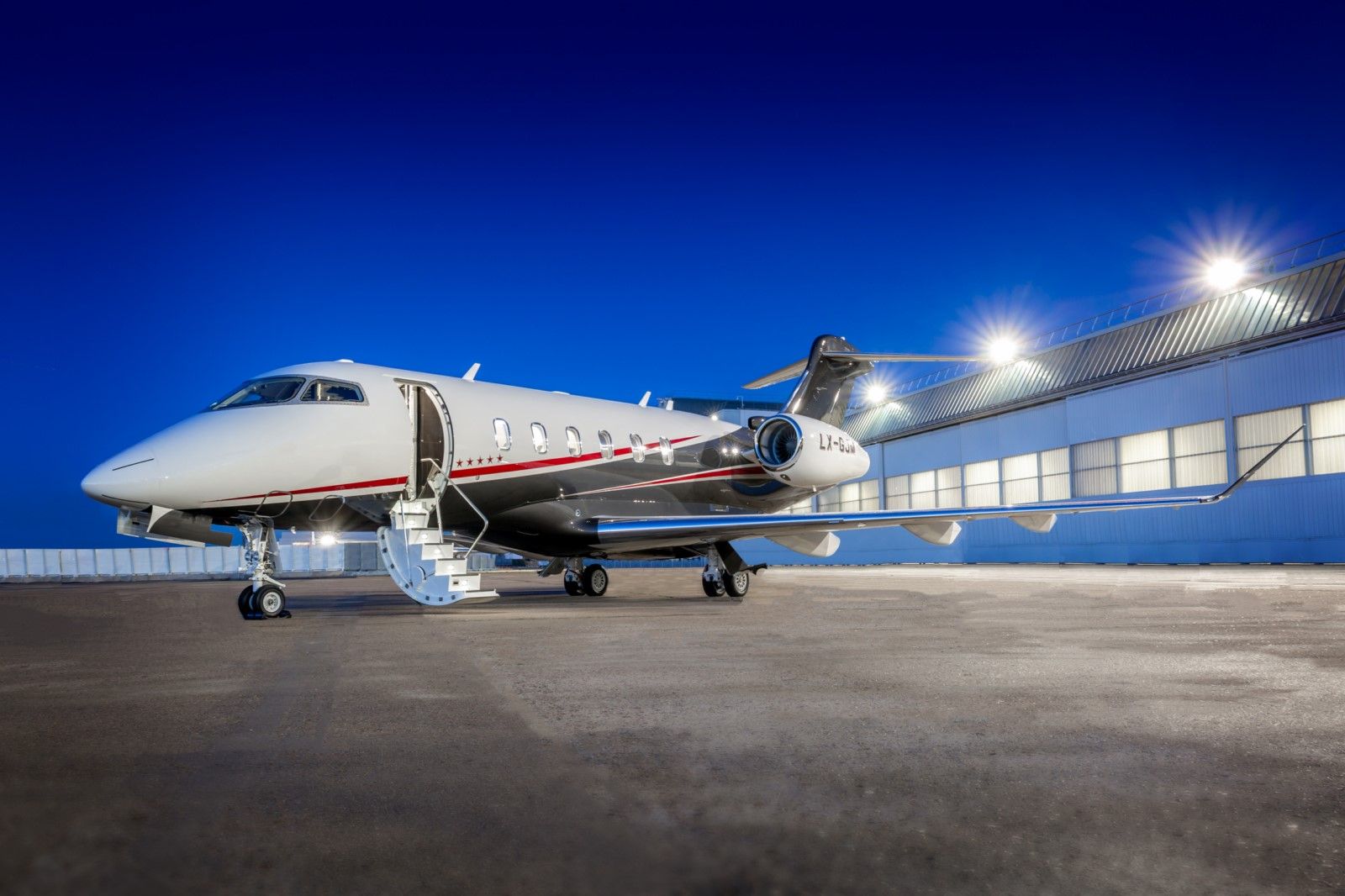 1600x1066 Bombardier Challenger 350 Charter Rates. Fly with Kulljet.aero. Cost per Hour