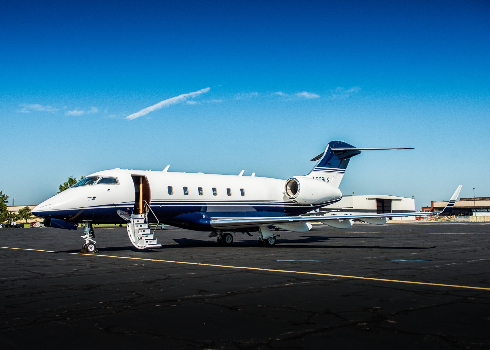 2048x1463 Bombardier Challenger 300 Is Short, Fly a Jet