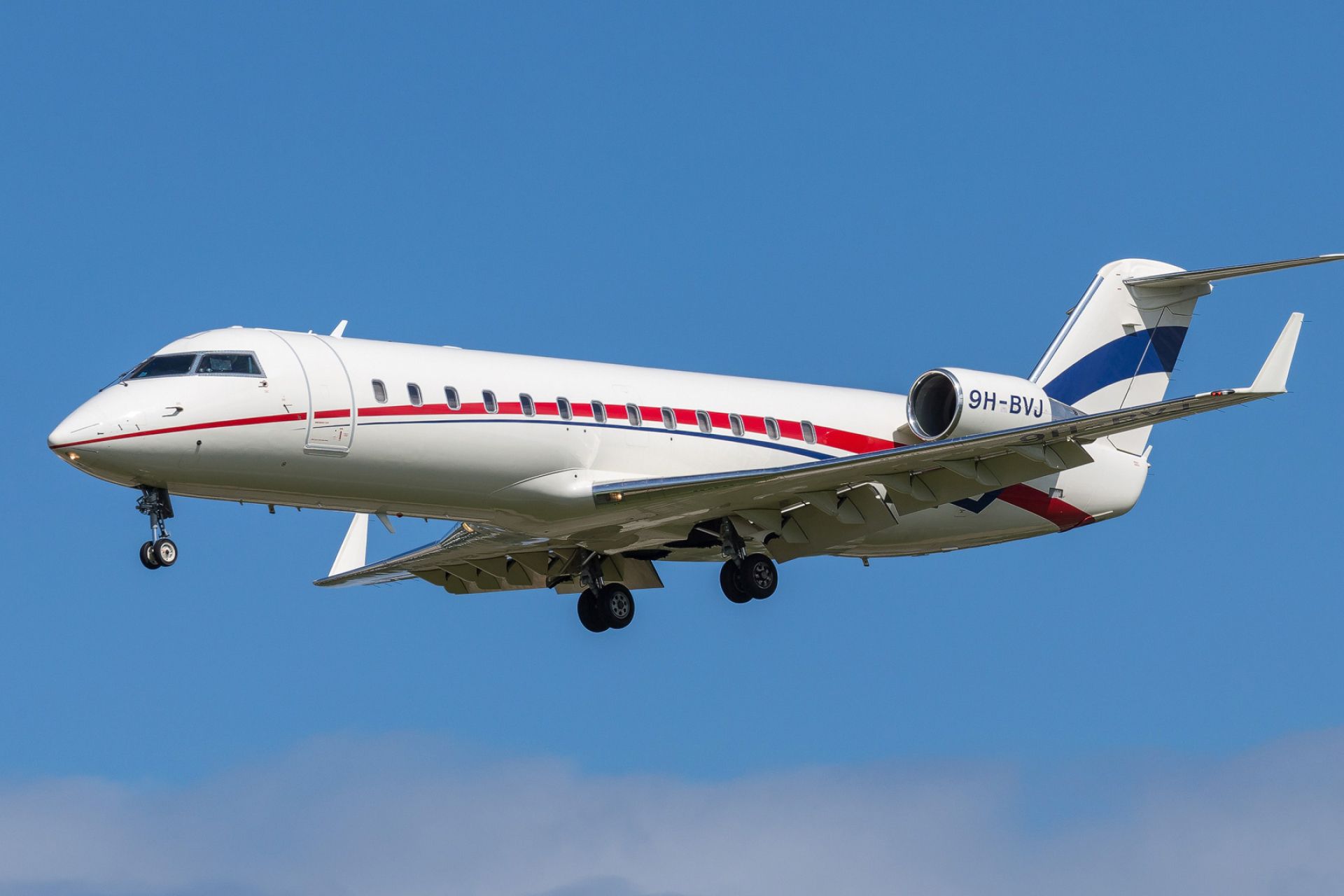 1920x1280 Bombardier Challenger 850 Wallpaper