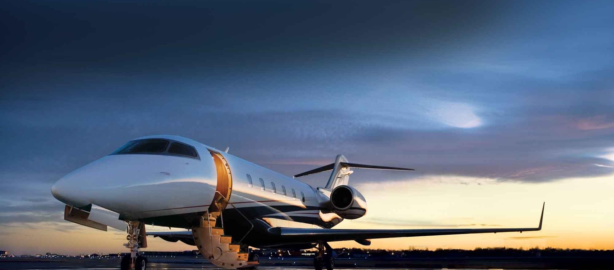 2000x880 Bombardier Challenger 300. Business Jet Traveler