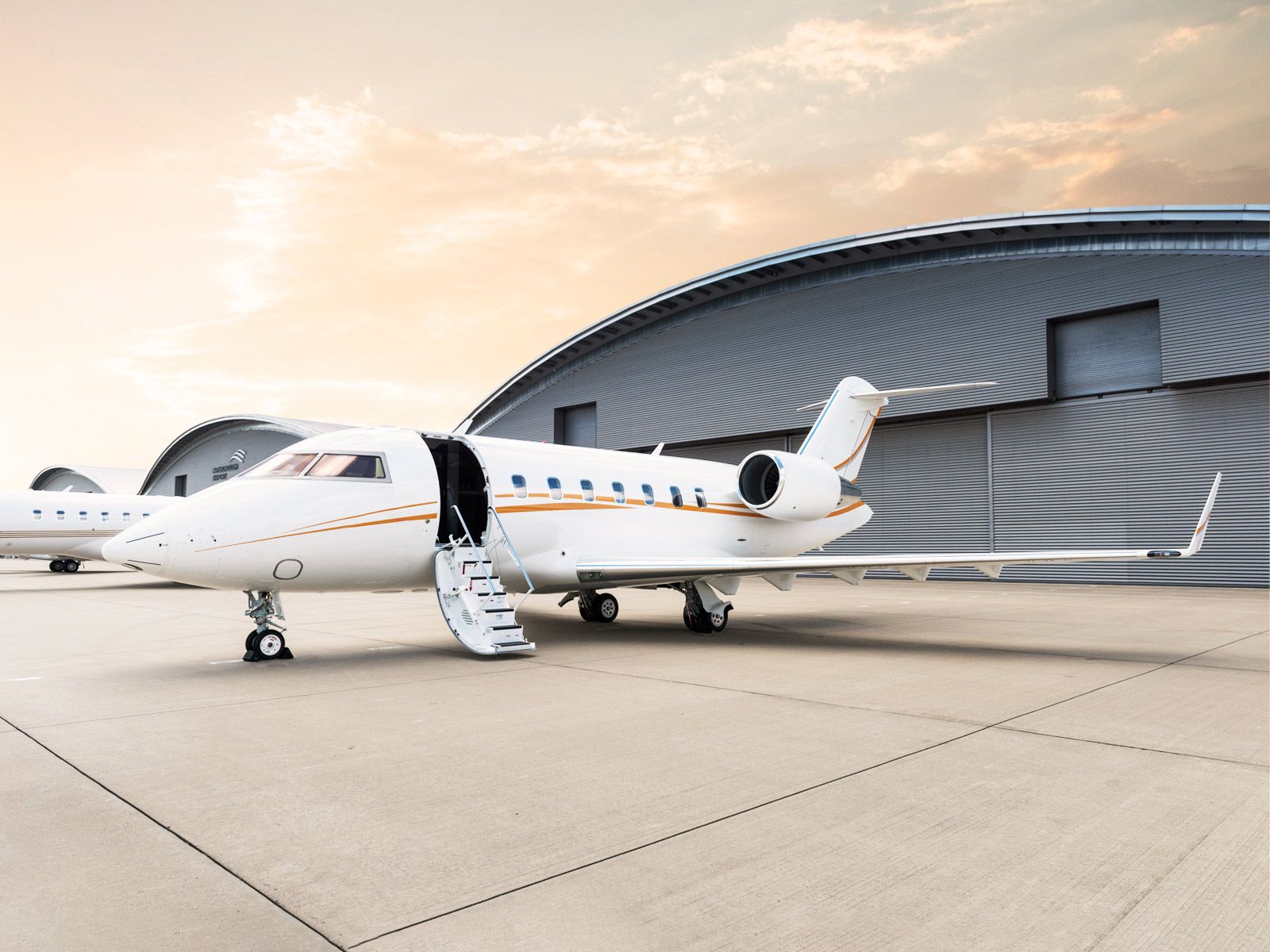 1600x1200 Bombardier Challenger 650