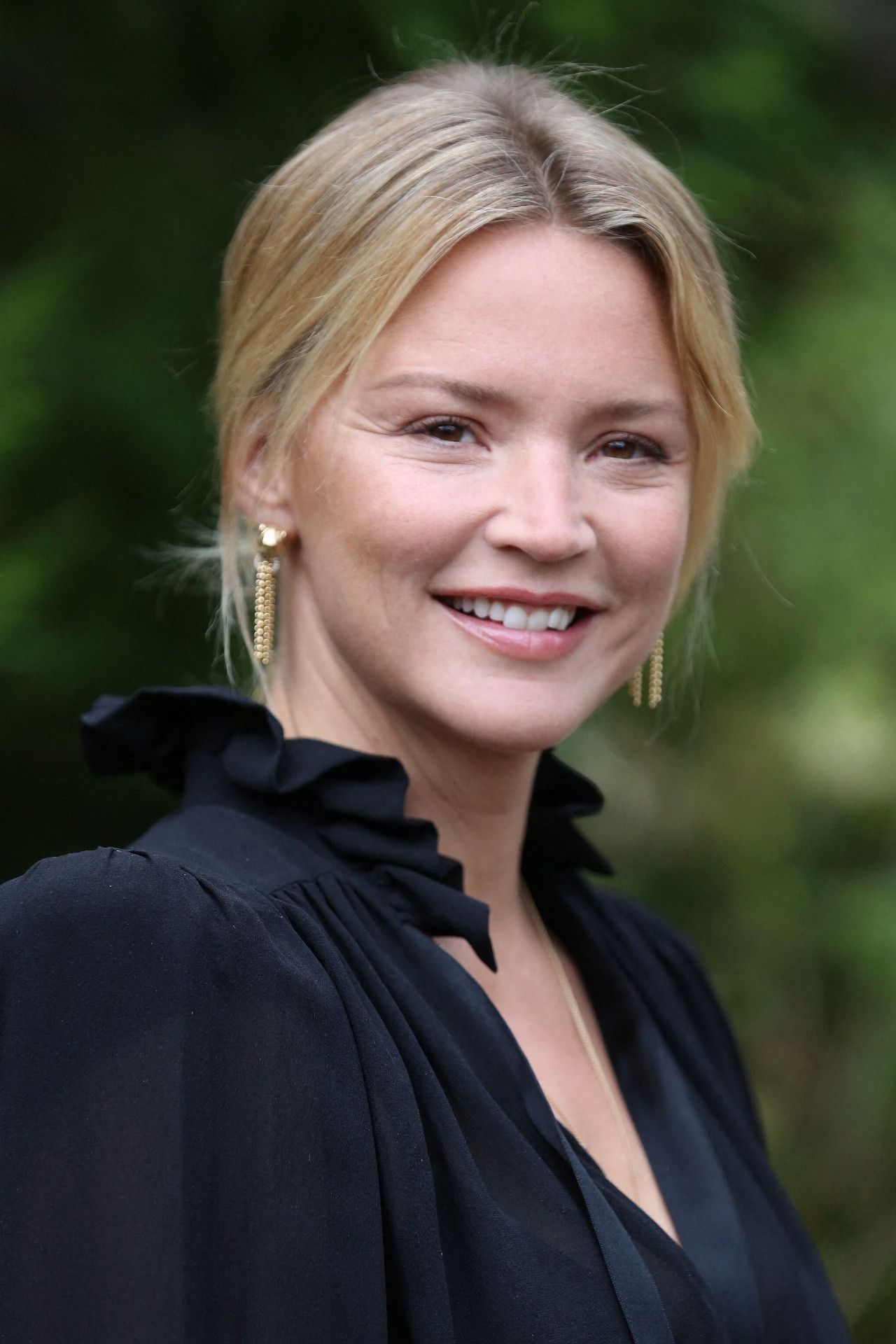 1280x1920 Virginie Efira Image