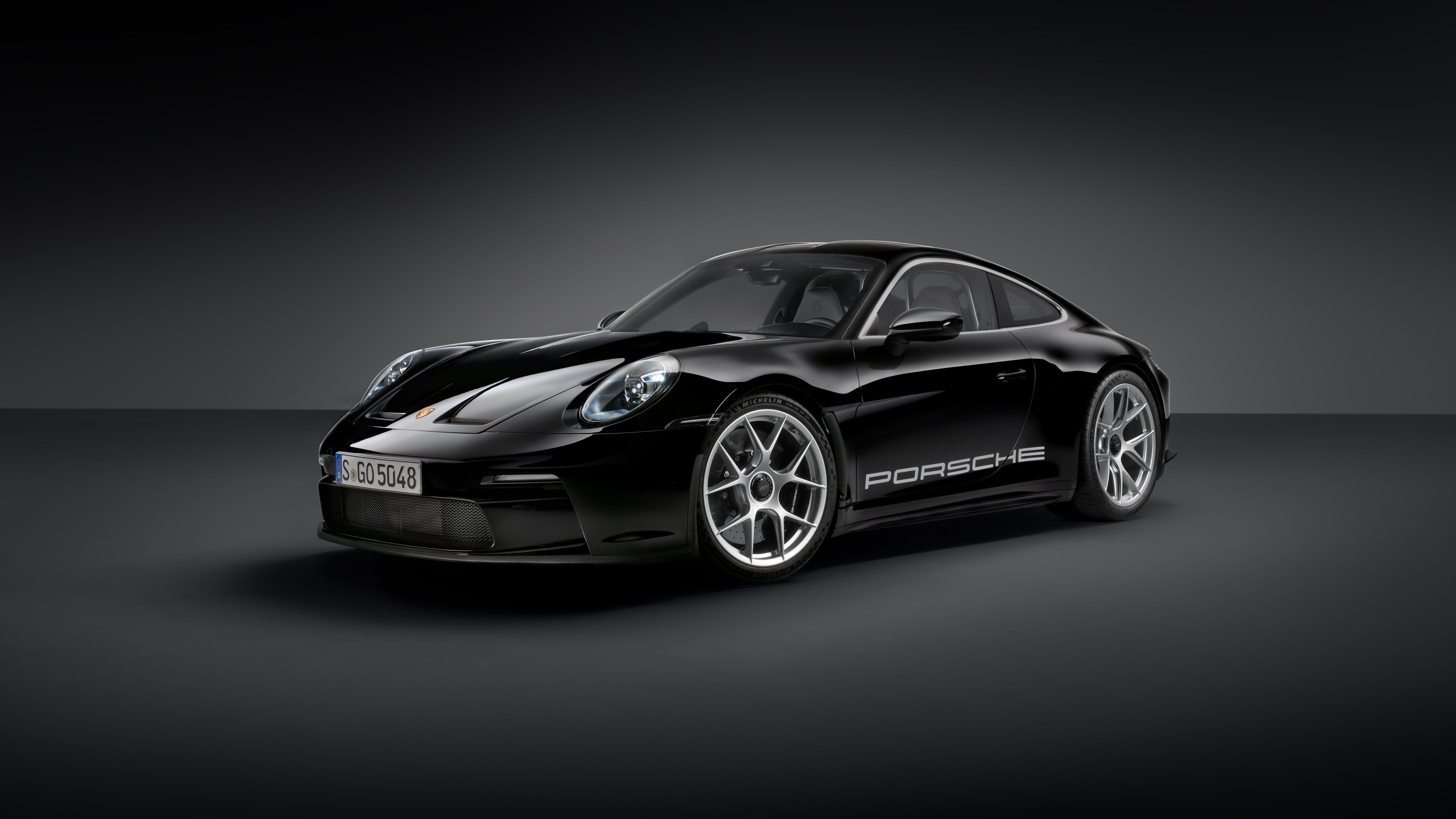 5120x2880 Free Sports car 5K wallpaper for desktop and phone