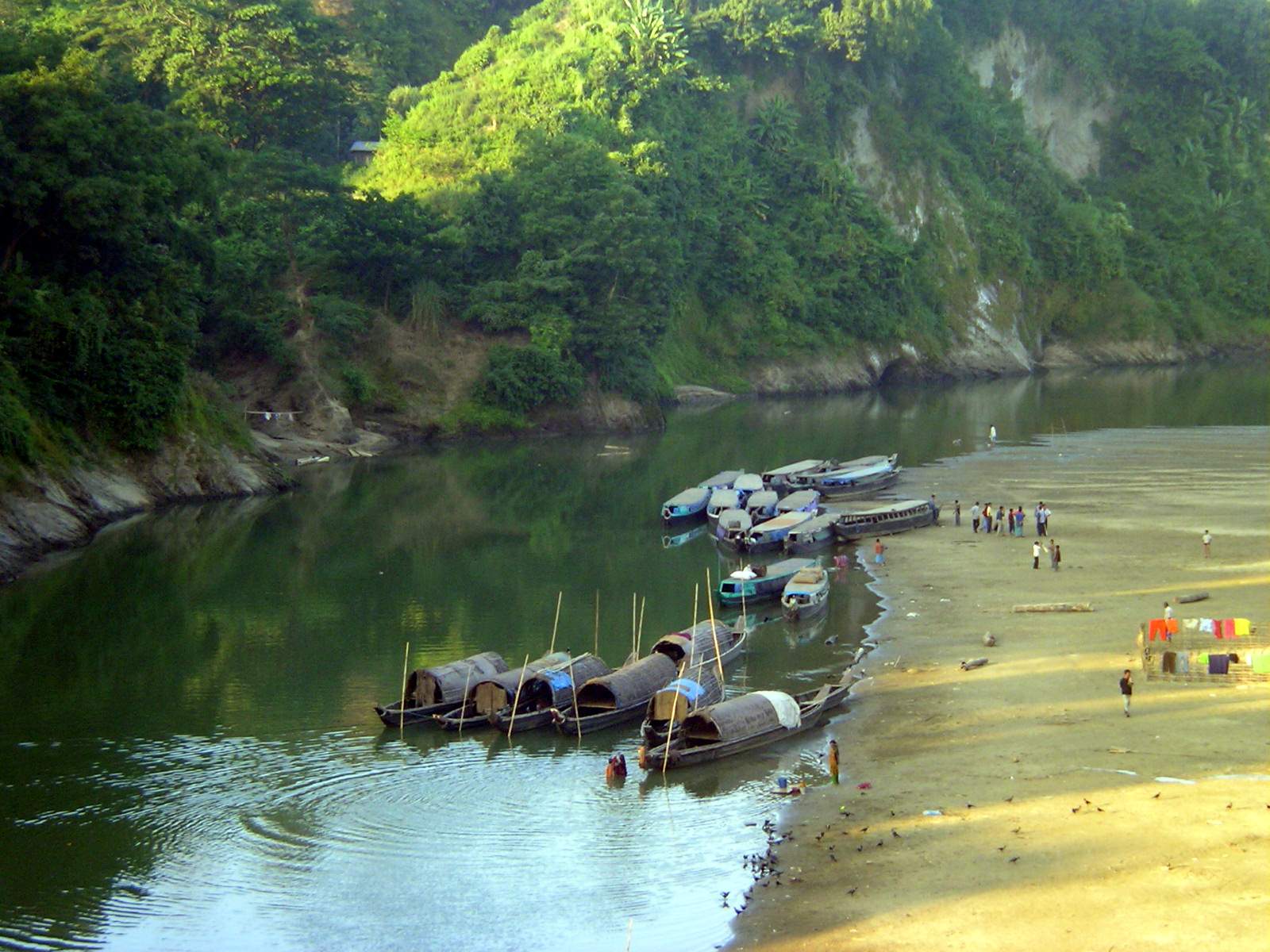 1600x1200 Sangu River