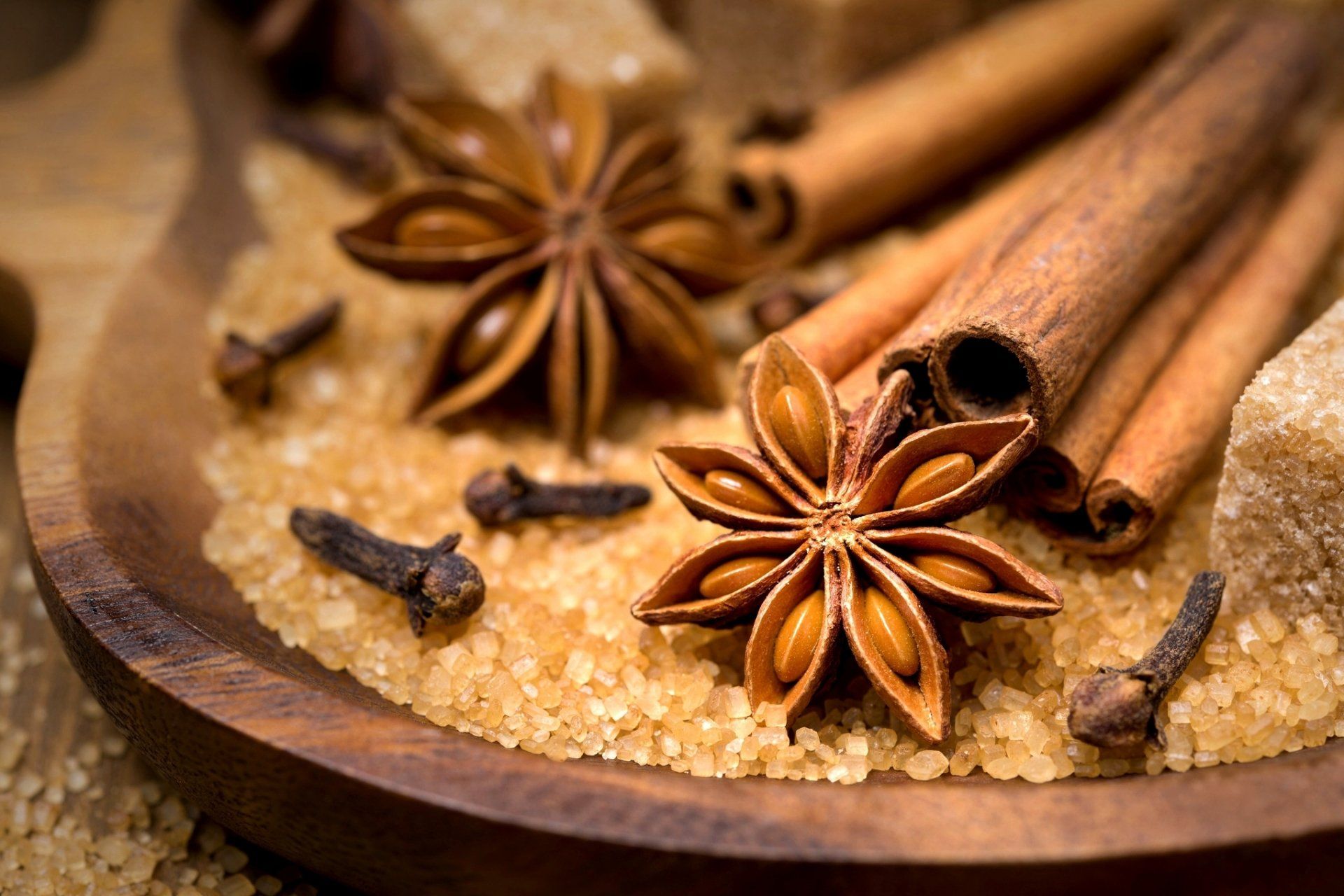 1920x1280 HD Herbs & Spices Delight: Cinnamon, Star Anise, and Clovex1360