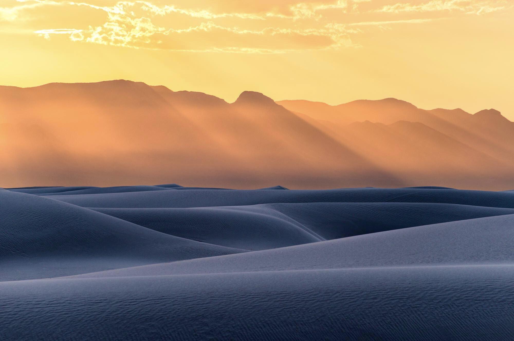 2000x1329 White Sands, NM is absolutely stunning at sunset [OC][2000x1329]