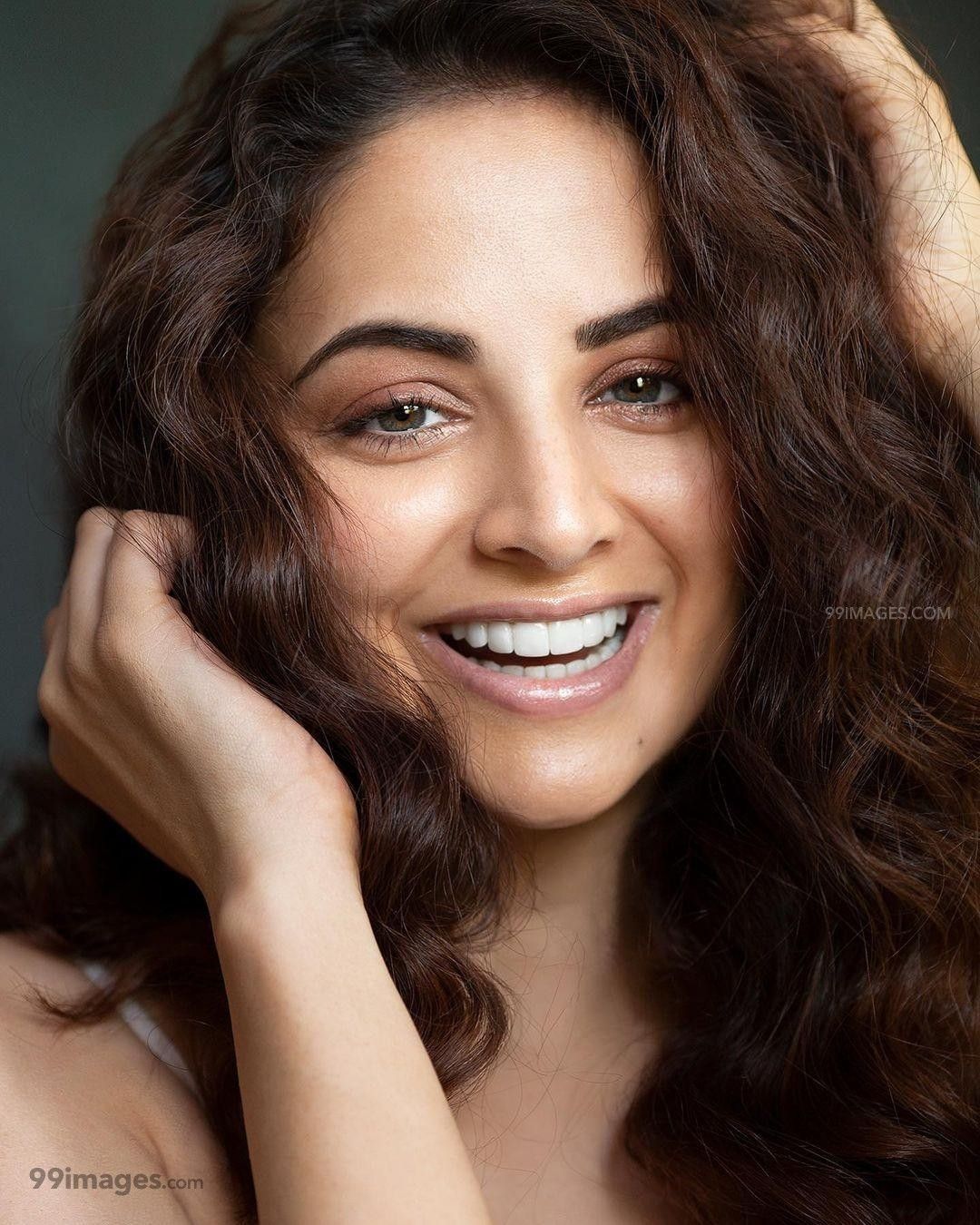 1080x1350 Zoya Afroz iPhone Wallpaper