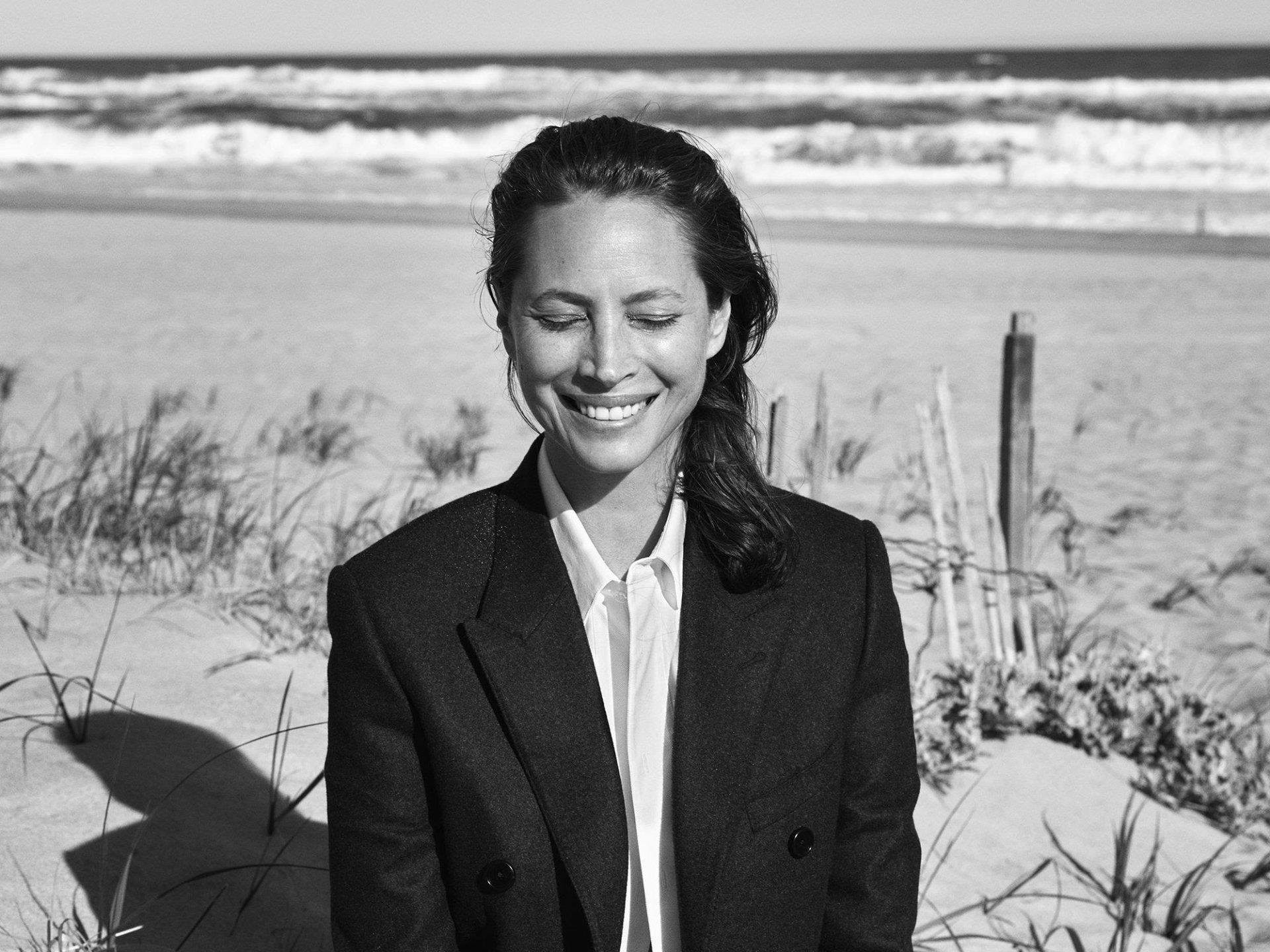 1920x1440 Download Black & White Model American Woman Christy Turlington HD Wallpaperx1500
