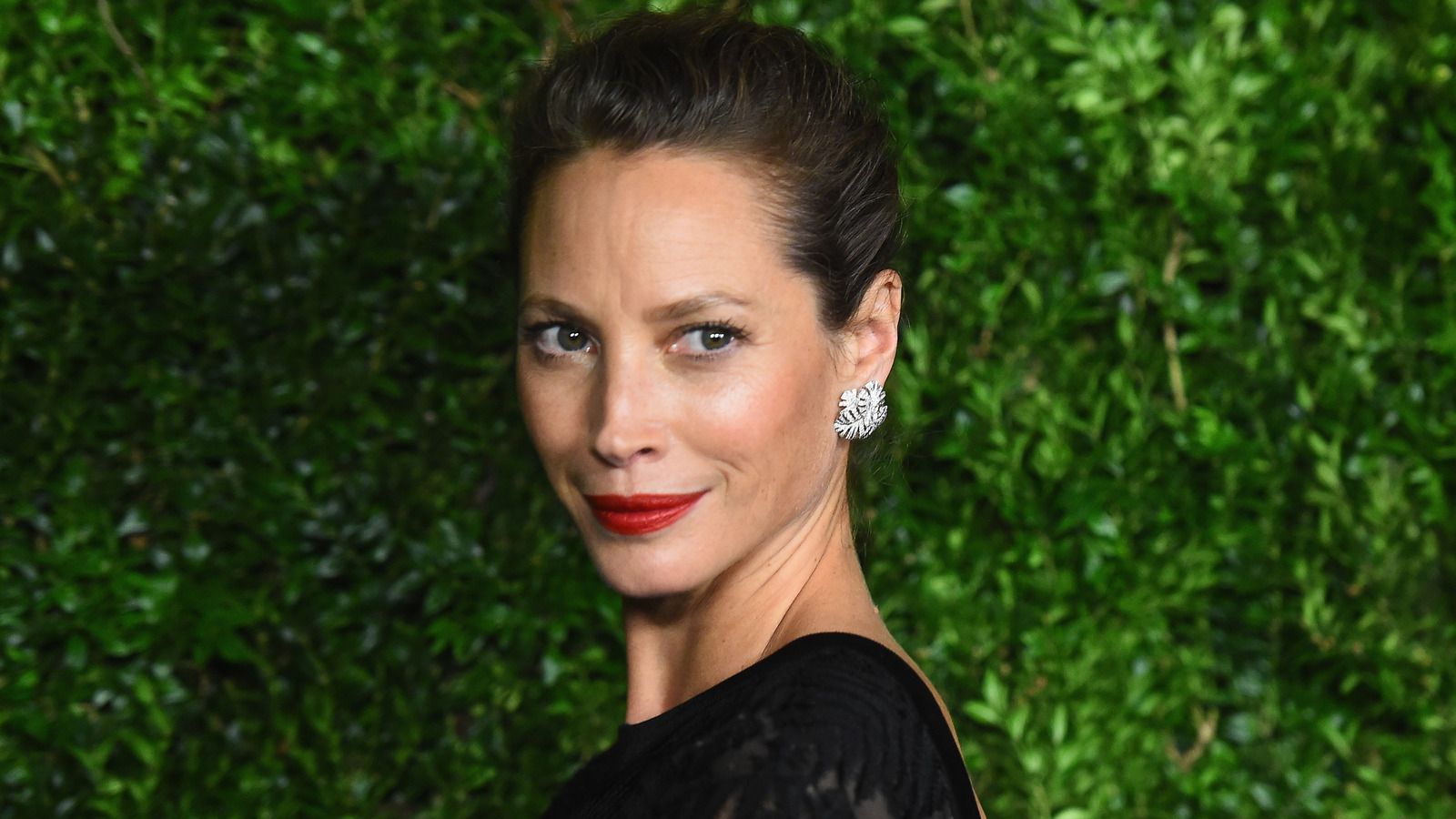 1600x900 The Stunning Transformation Of Christy Turlington