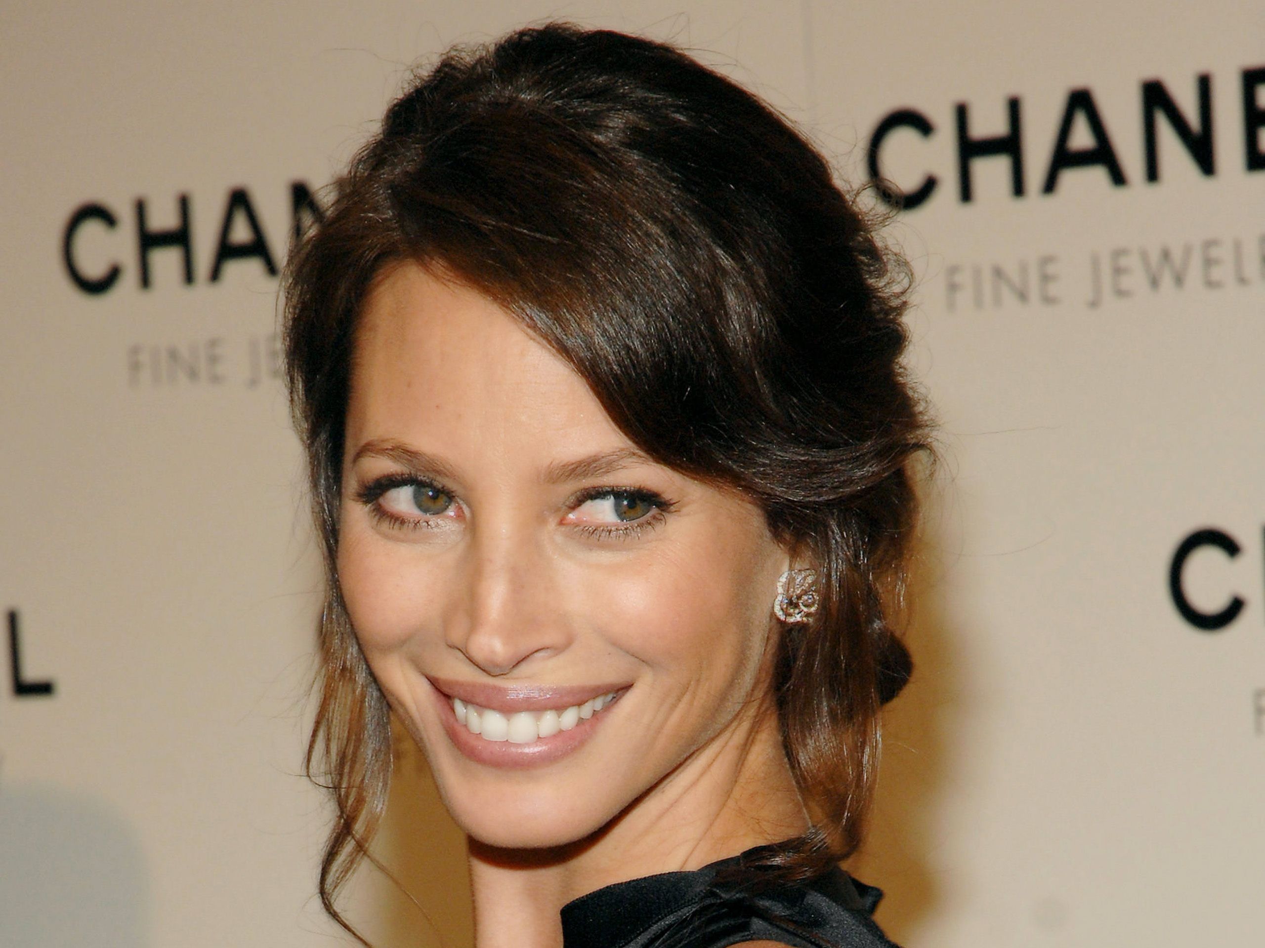 2560x1920 Christy Turlington Wallpaper