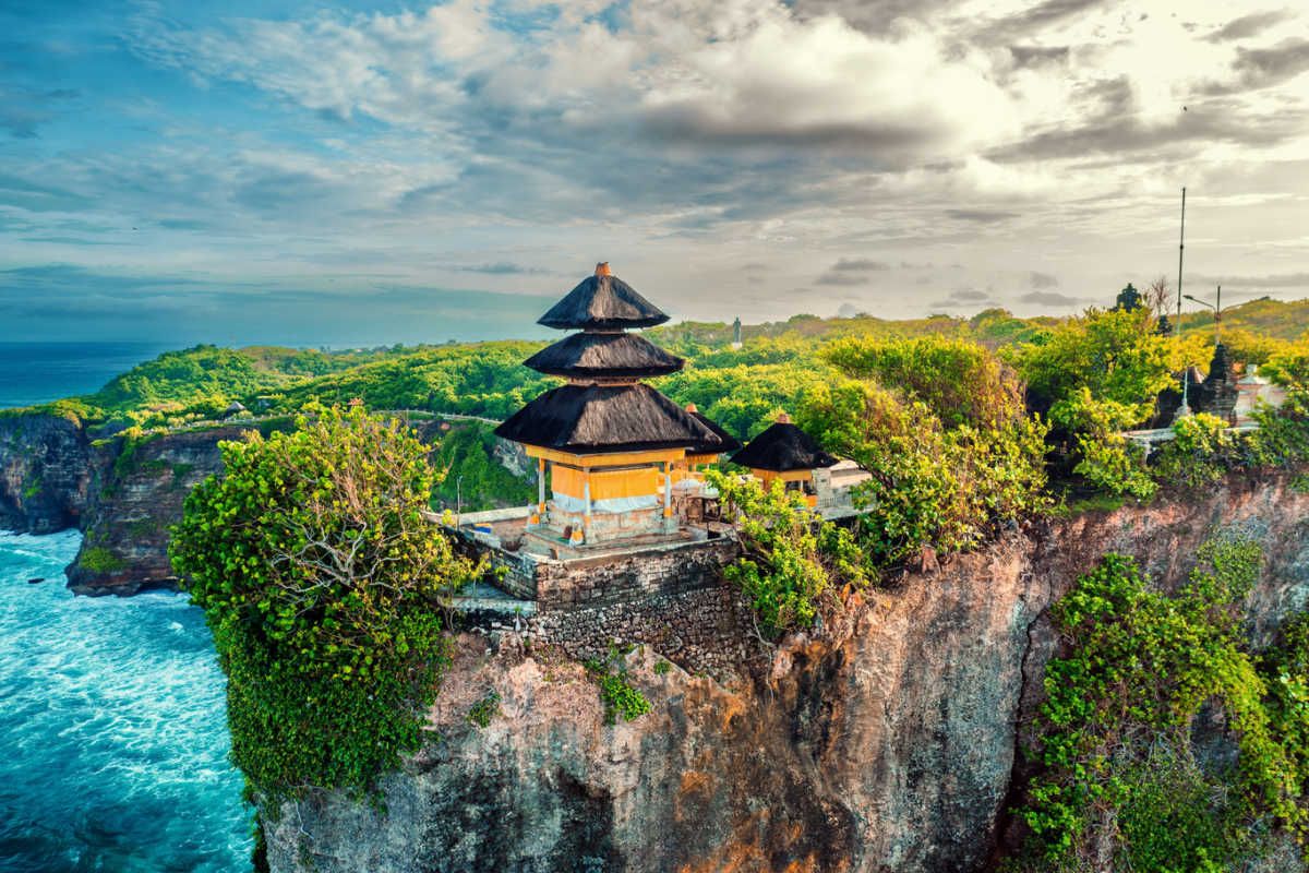 1200x800 Uluwatu Temple Photo and Dress Dode