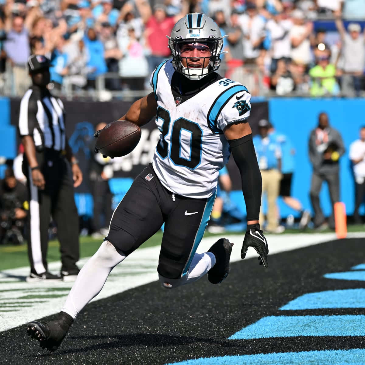 1200x1200 Download Football Player Celebrating Touchdown Wallpaper
