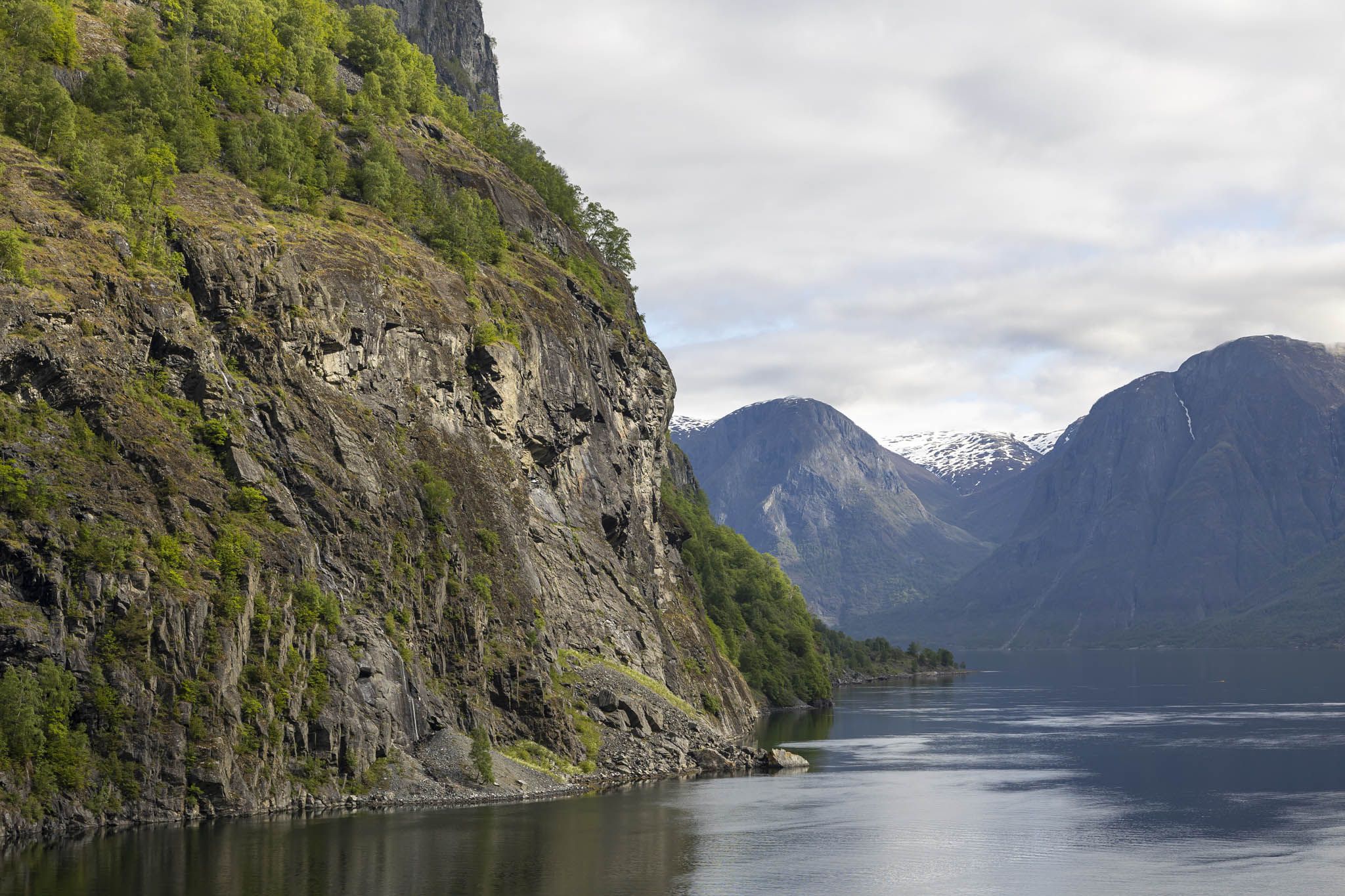 2048x1365 Brekkefossen Waterfall Hike From Flåm