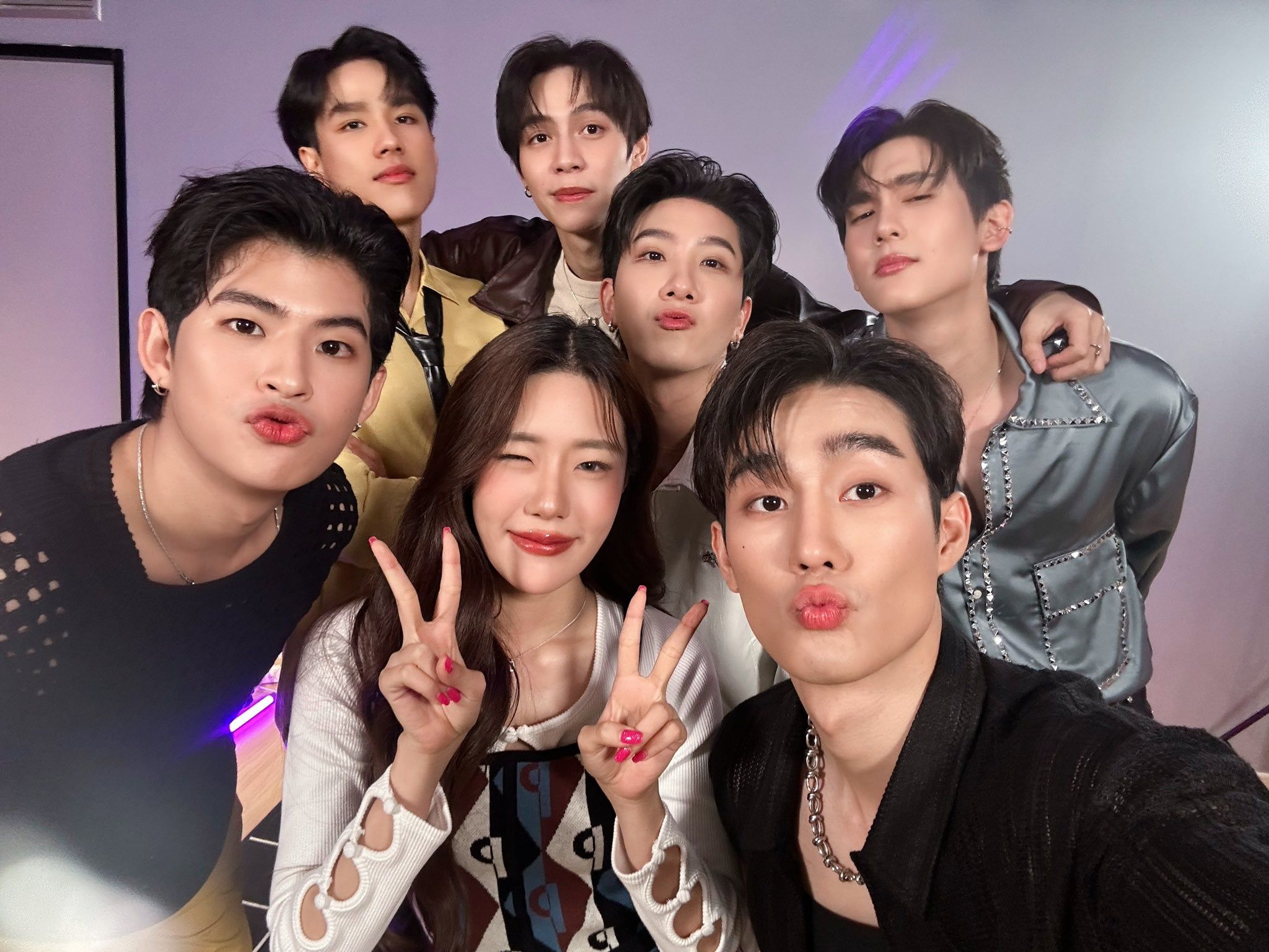 2048x1536 Only Friends [Episode 12: Finale]