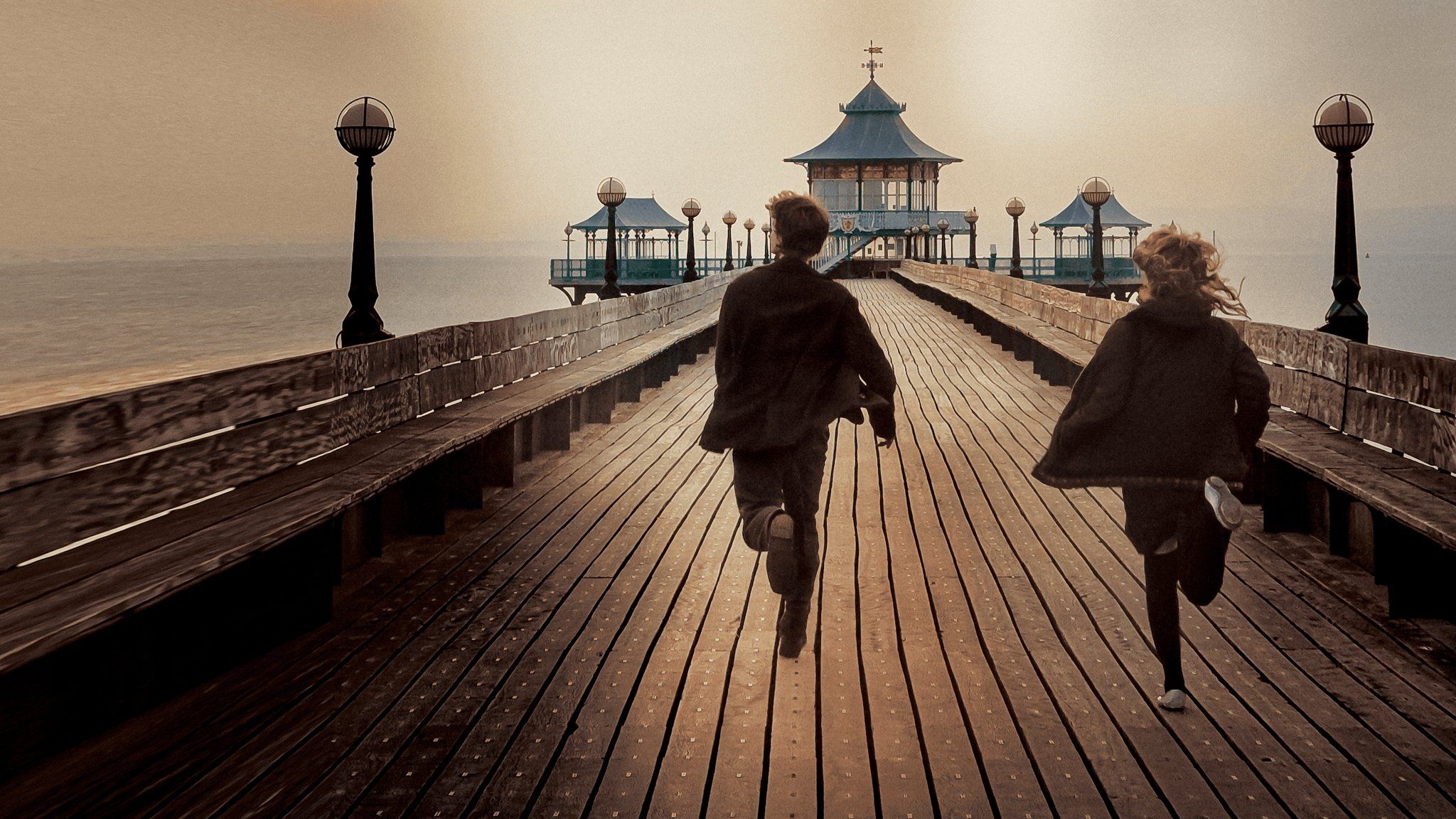 2048x1152 Never Let Me Go (2010)
