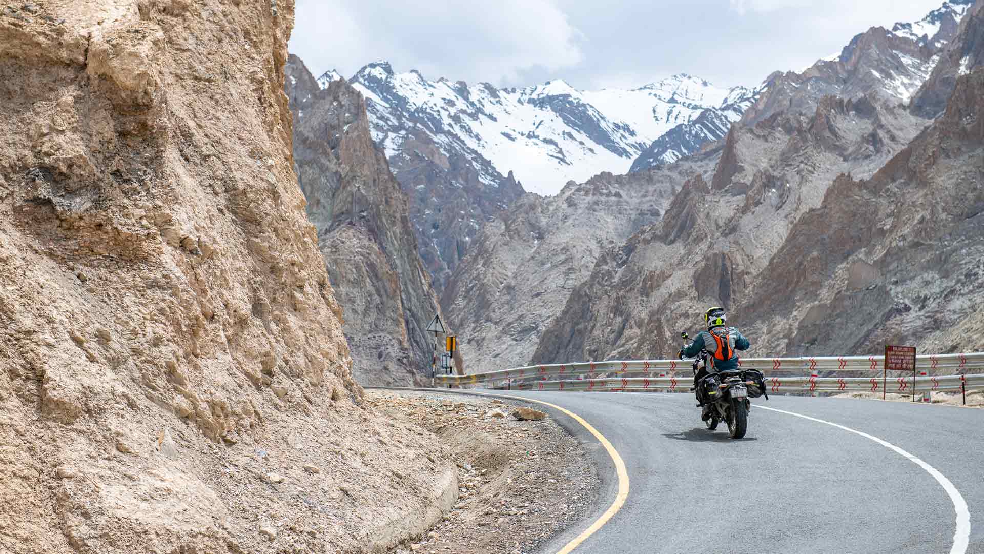 1920x1080 Motorcycle Trip India. Himalayas Roof of India